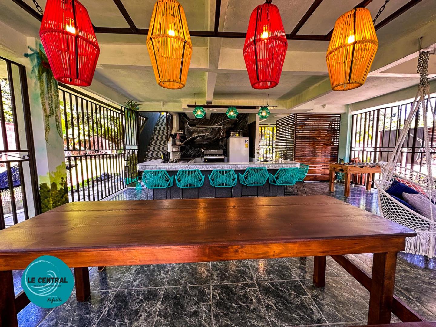 Le Central - Beach Hostel Vibe