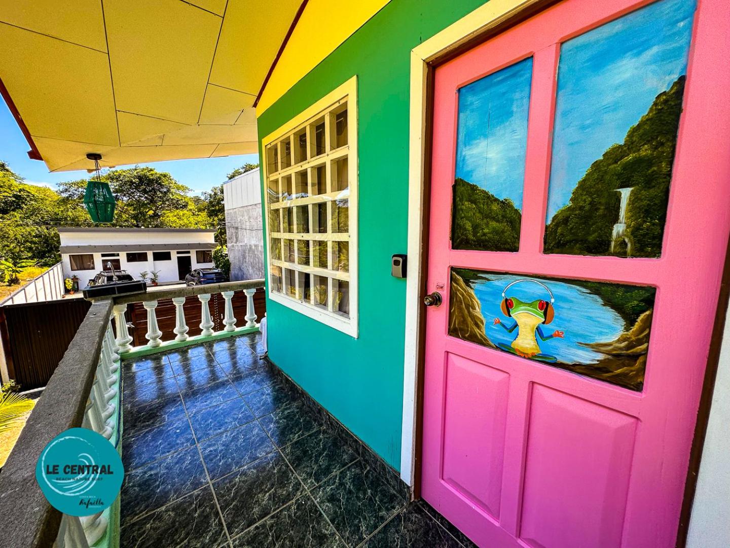 Le Central - Beach Hostel Vibe