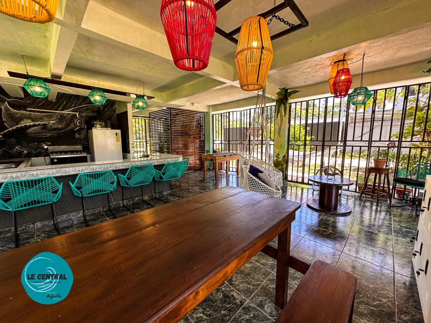 Le Central - Beach Hostel Vibe