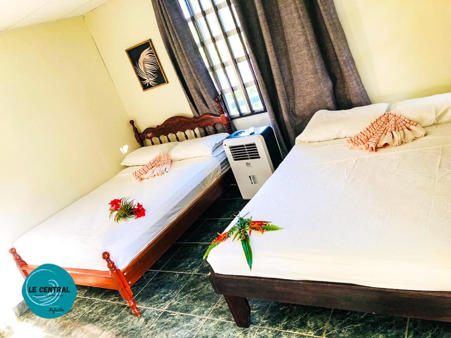 Le Central - Beach Hostel Vibe
