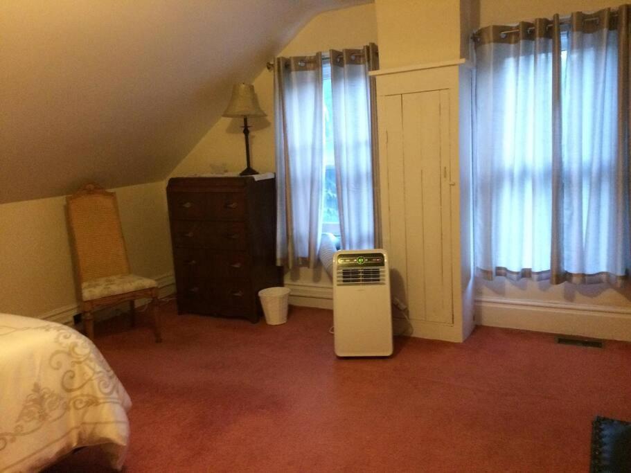 Belleville Vacations - Charming Farmhouse in the City, Near Wine Country - Property Image 20