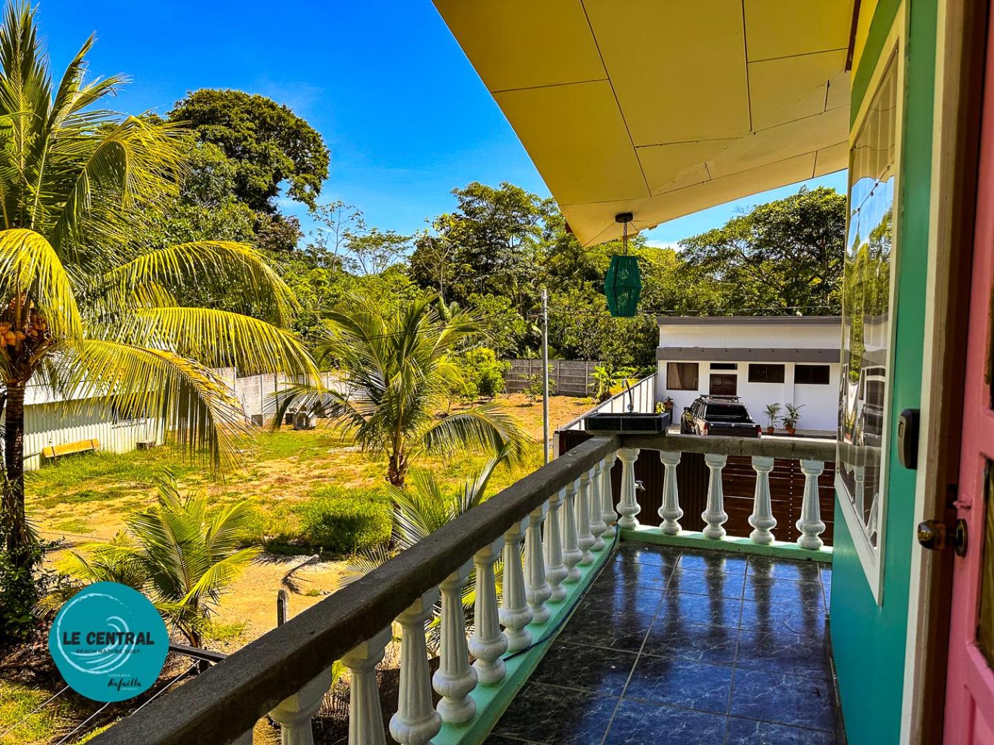 Le Central - Beach Hostel Vibe