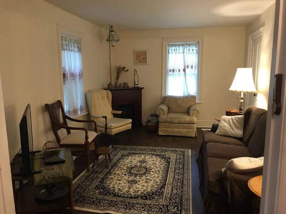 Belleville Vacations - Charming Farmhouse in the City, Near Wine Country - Property Image 13