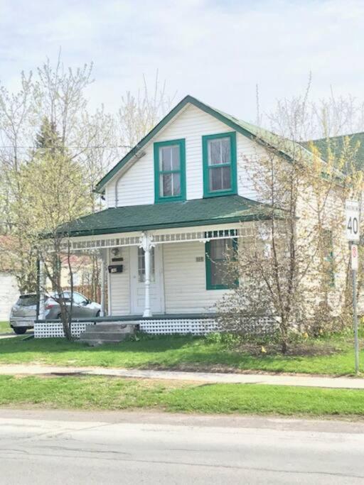 Belleville Vacations - Charming Farmhouse in the City, Near Wine Country - Property Image 12