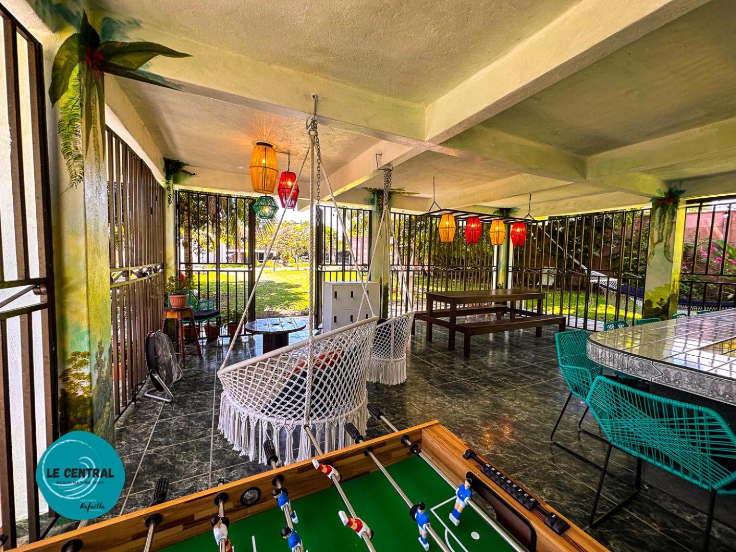 Le Central - Beach Hostel Vibe