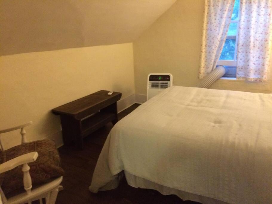 Belleville Vacations - Charming Farmhouse in the City, Near Wine Country - Property Image 10