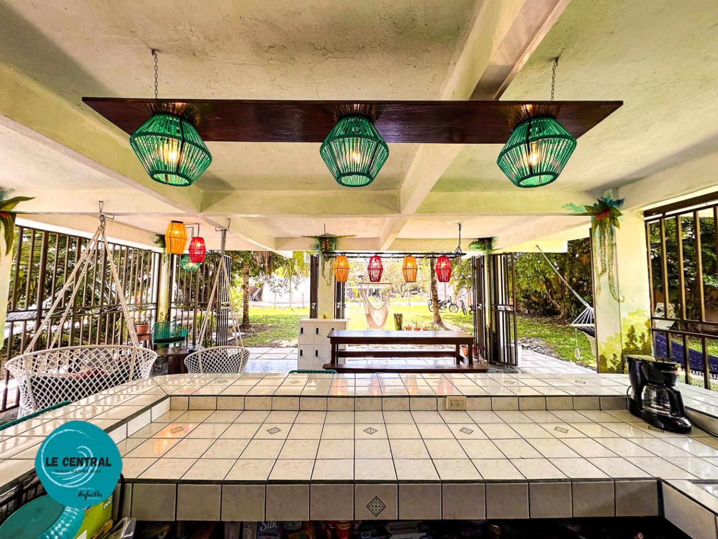 Le Central - Beach Hostel Vibe