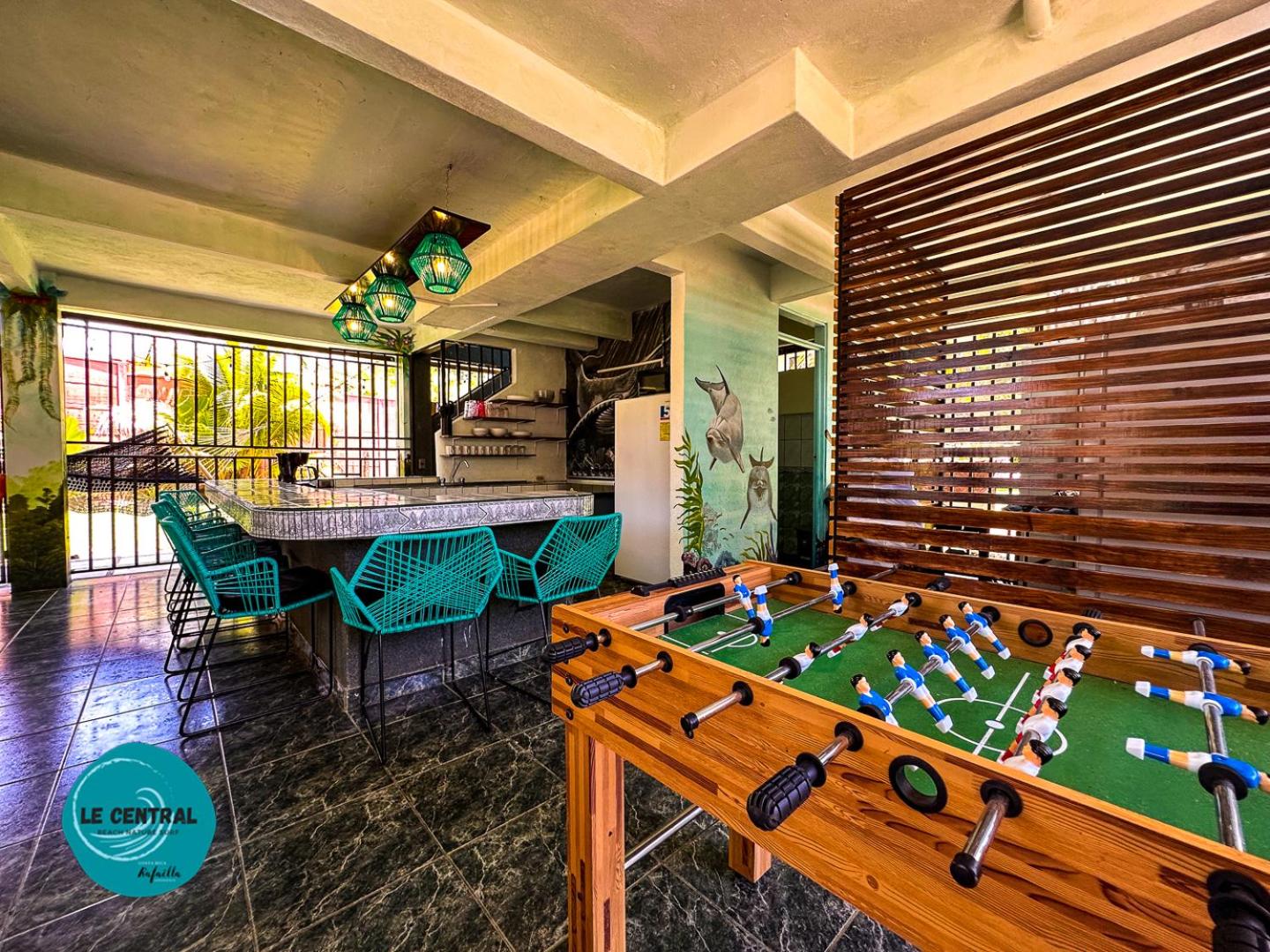 Le Central - Beach Hostel Vibe