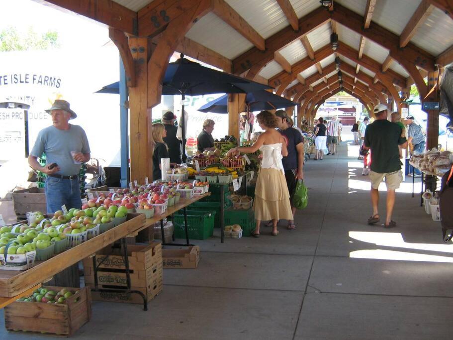 Belleville Vacations - Charming Farmhouse in the City, Near Wine Country - Property Image 3