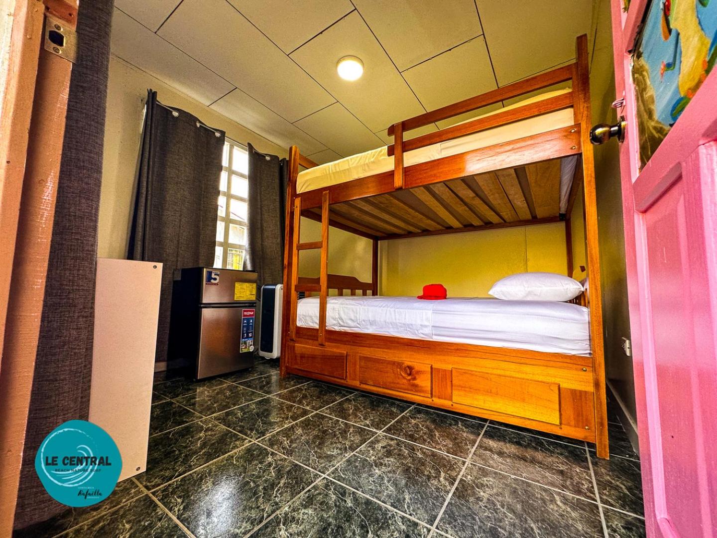 Le Central - Beach Hostel Vibe