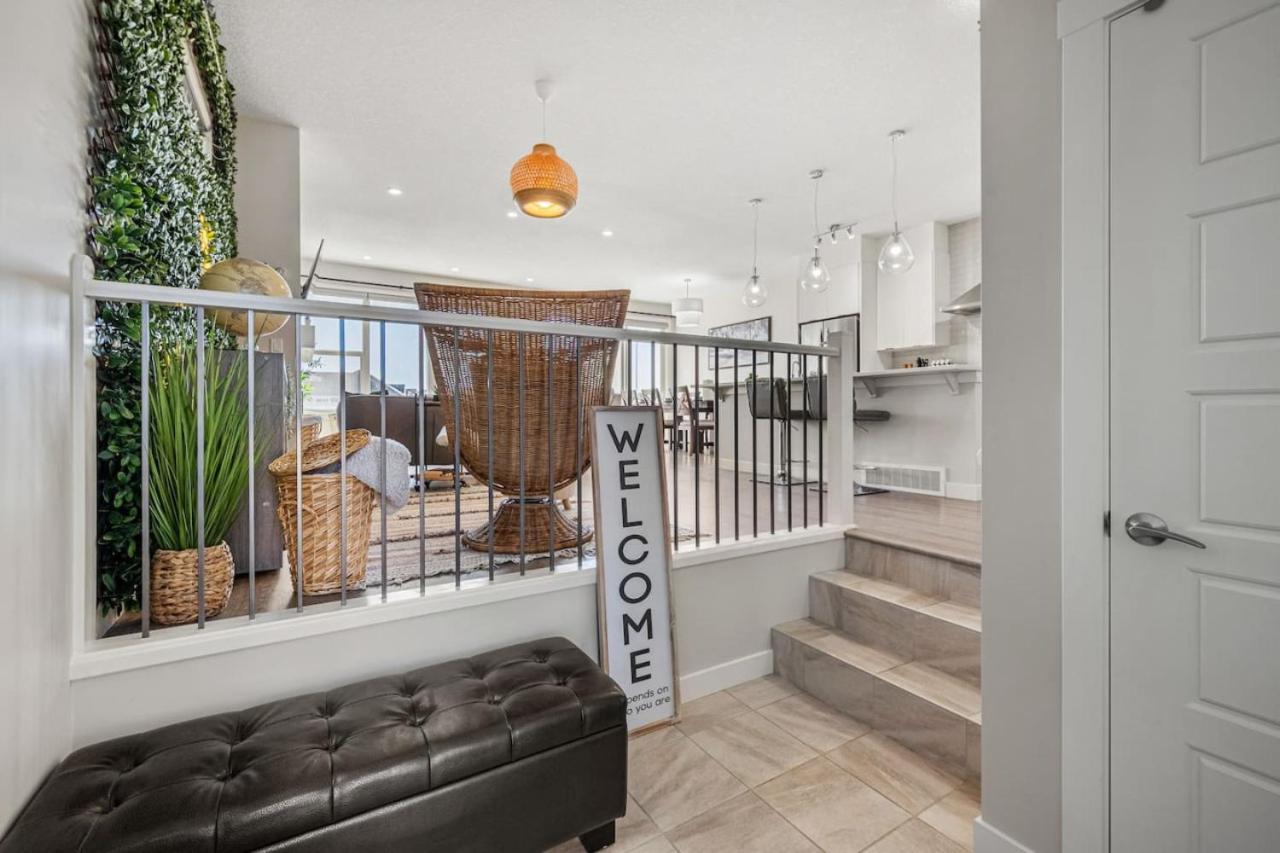 3 Bedroom Sage House with AC, Driveway Parking, King Bed & More