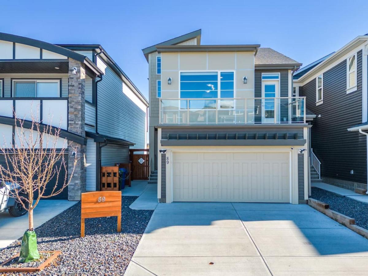 3 Bedroom Sage House with AC, Driveway Parking, King Bed & More