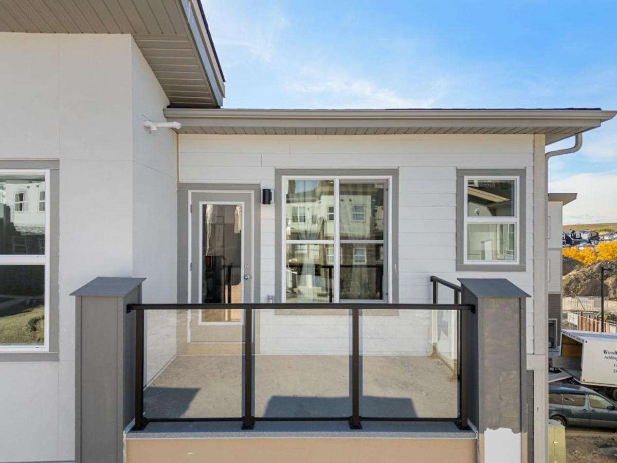Aspen - Town House with 2 Bedrooms, Garage Parking, AC & More!