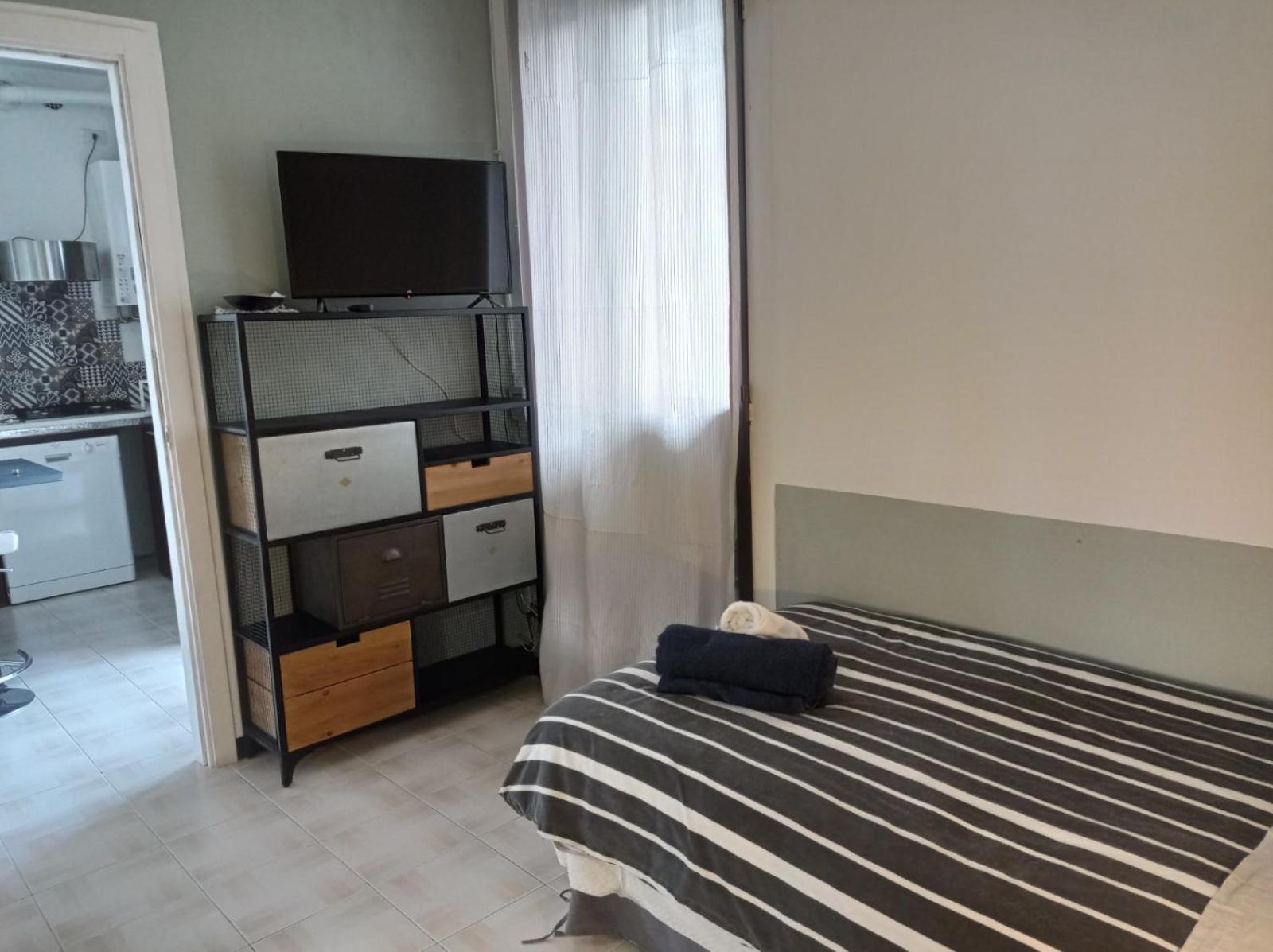 Casa Dori x 6 persone 3 camere, 2 bagni, cucina, a Bergamo pochi minuti dall' aeroporto di Bergamo "Caravaggio" view 4