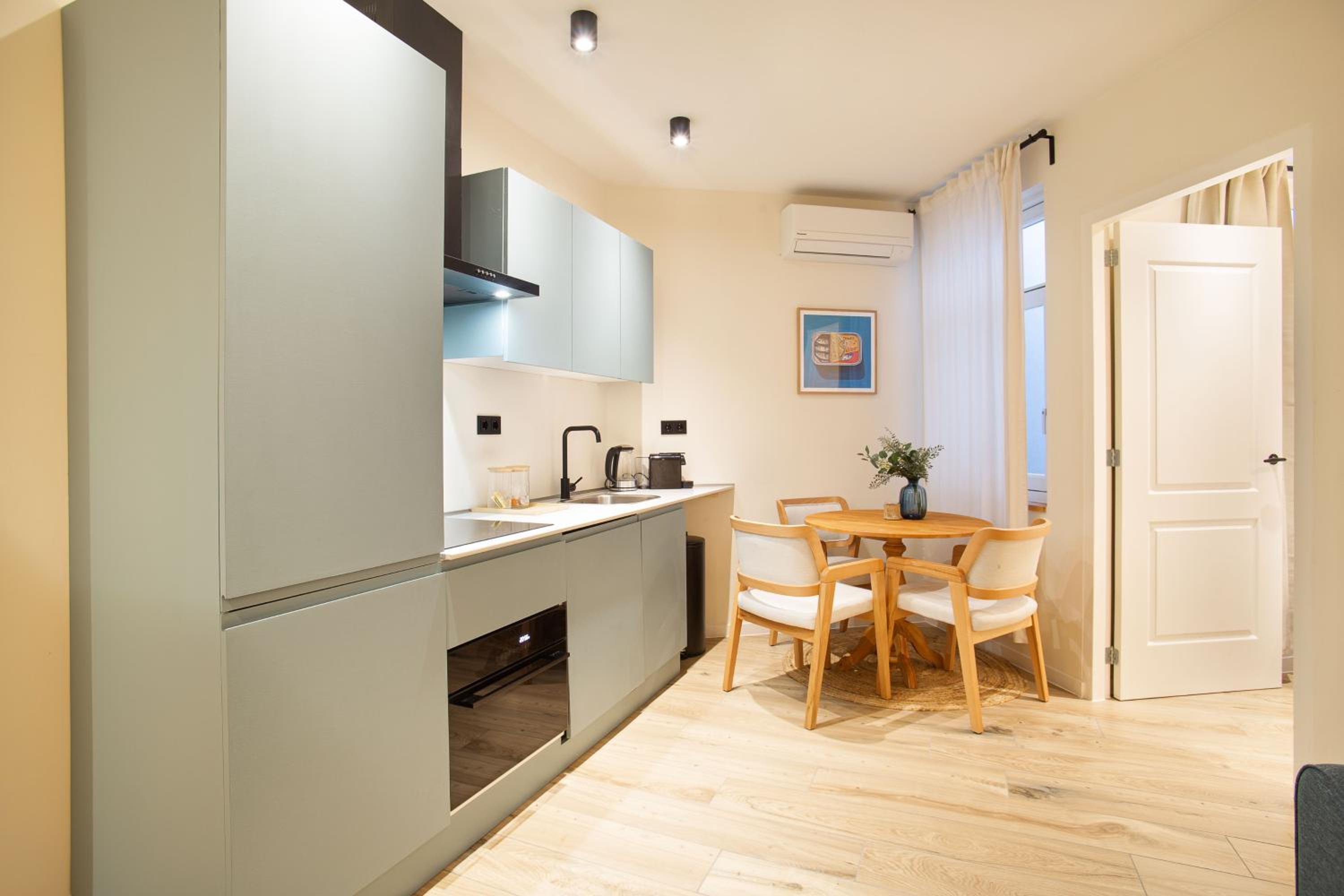 Curated apartment near Scheveningen beach view 4