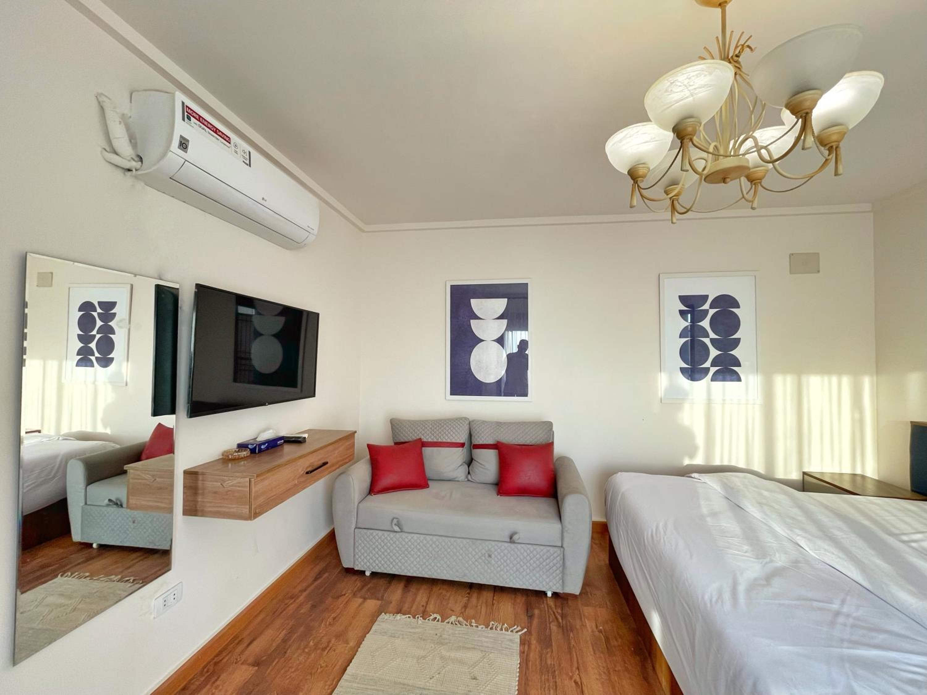 Settle Inn Sodic Eastown Studio