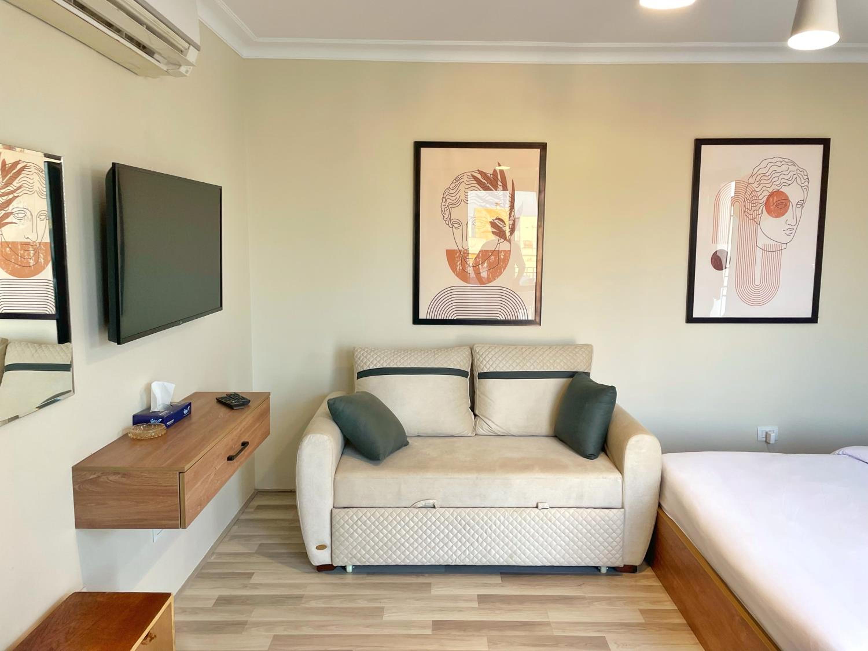 Settle Inn Sodic Eastown Studio