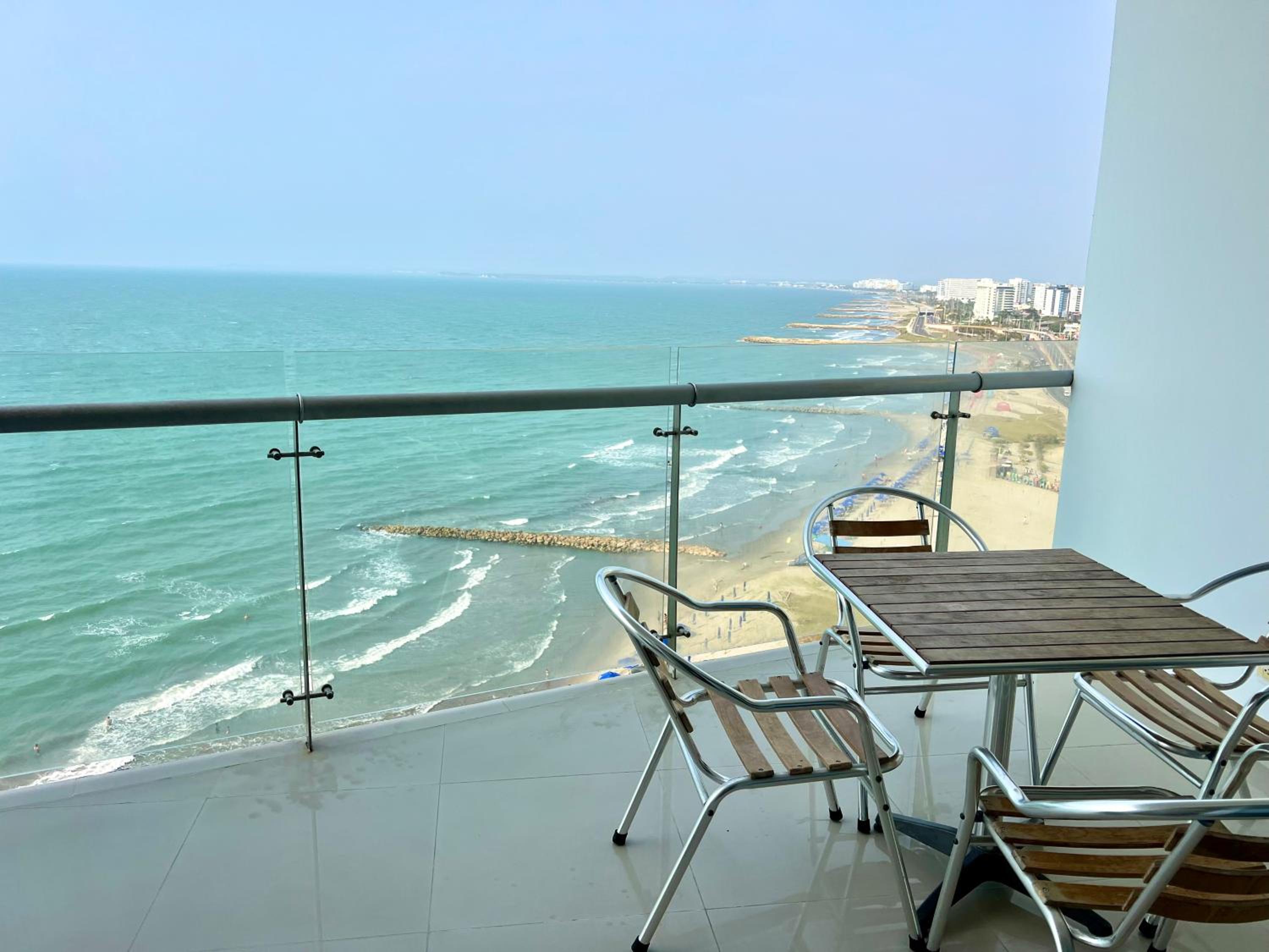 Bocagrande y Marbella frente al mar,piscina