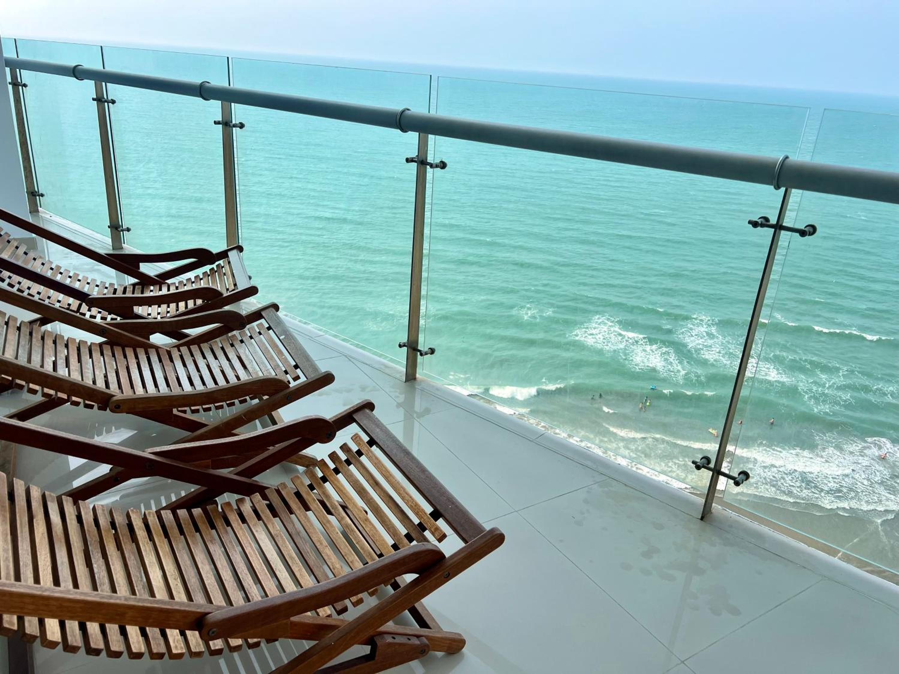 Bocagrande y Marbella frente al mar,piscina