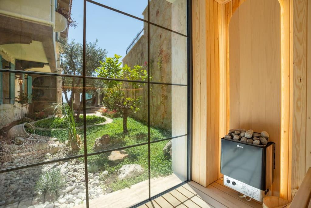 A Lyric Retreat Of Romance, Erato view 3