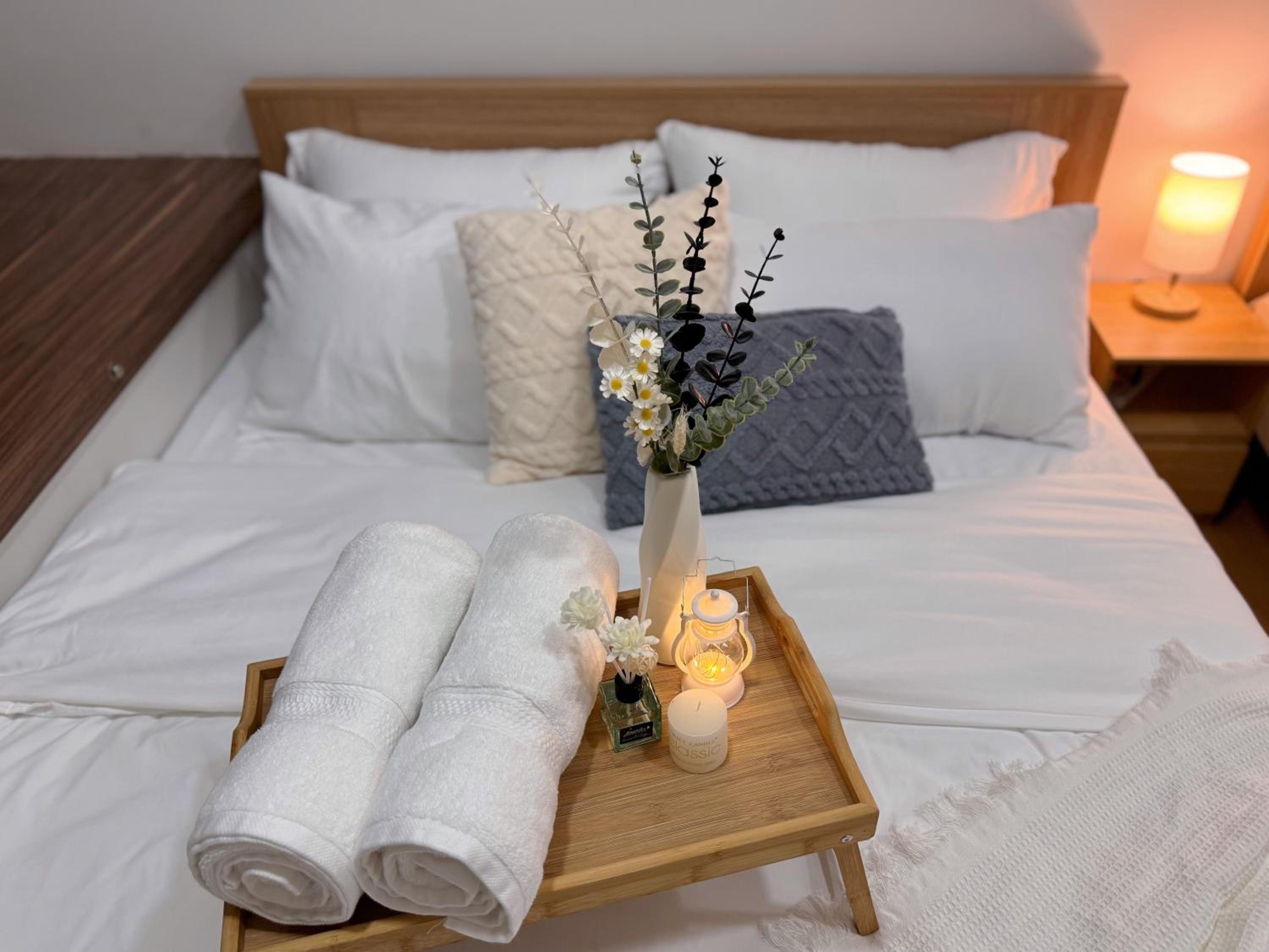 Muji Full Seaview Royal Strand with 2CarParks FOC Netflix Access and Youtube Premium 3Beds 3Bath for 6-12pax by Minshuku