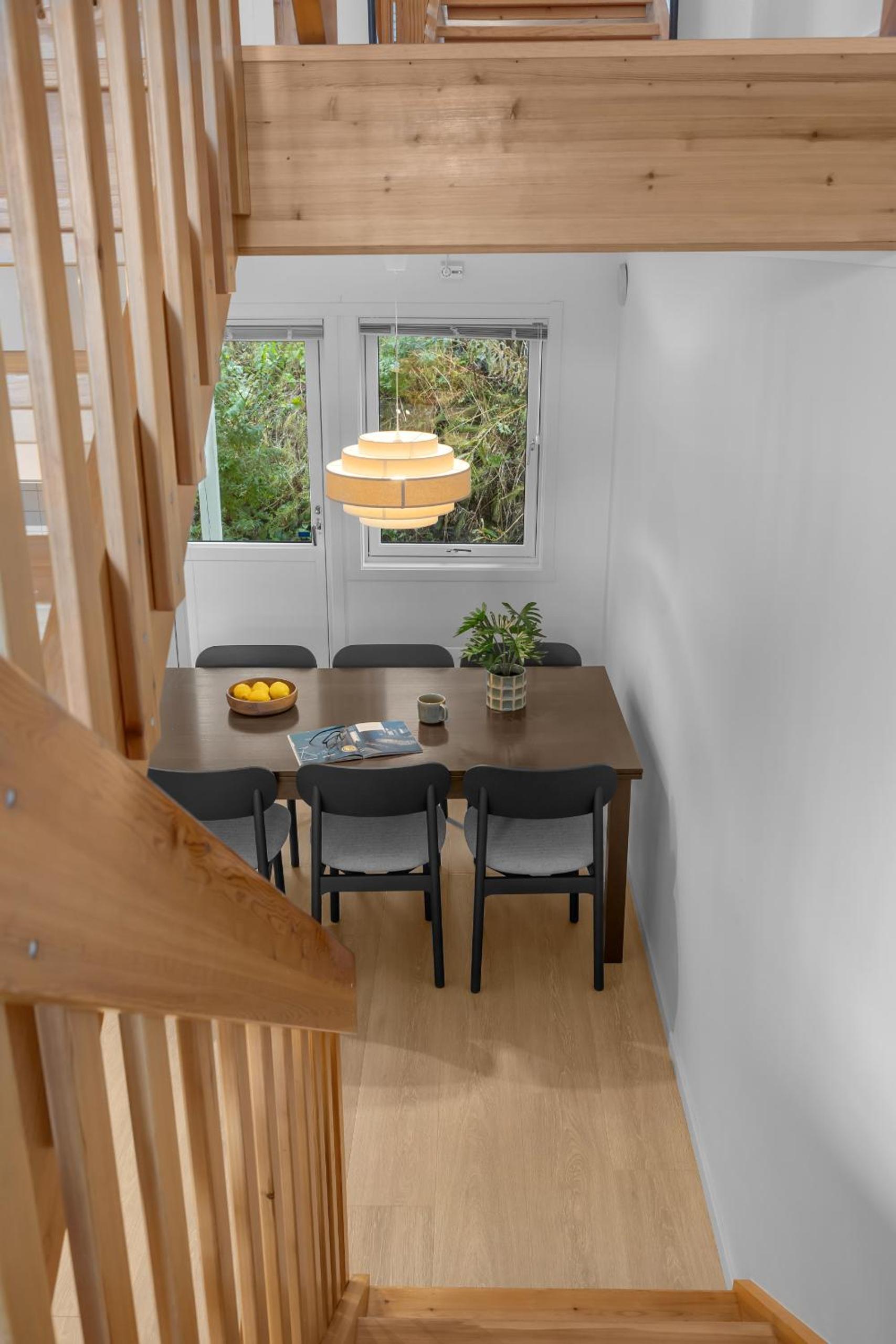 Northstay - Tromsø Terrace, Free Parking, Two bathrooms, Sleeps 8 view 3