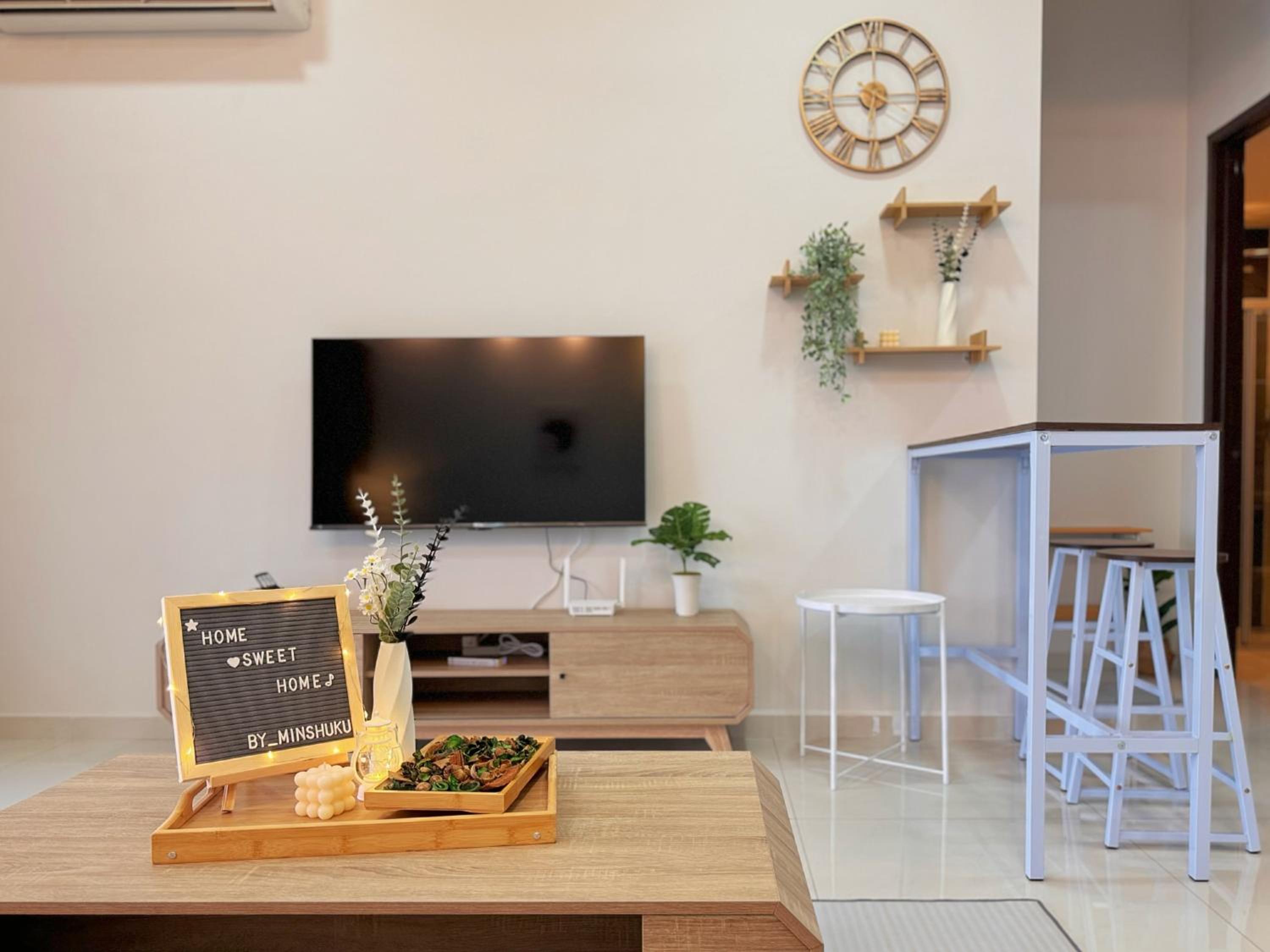 Muji Full Seaview Royal Strand with 2CarParks FOC Netflix Access and Youtube Premium 3Beds 3Bath for 6-12pax by Minshuku