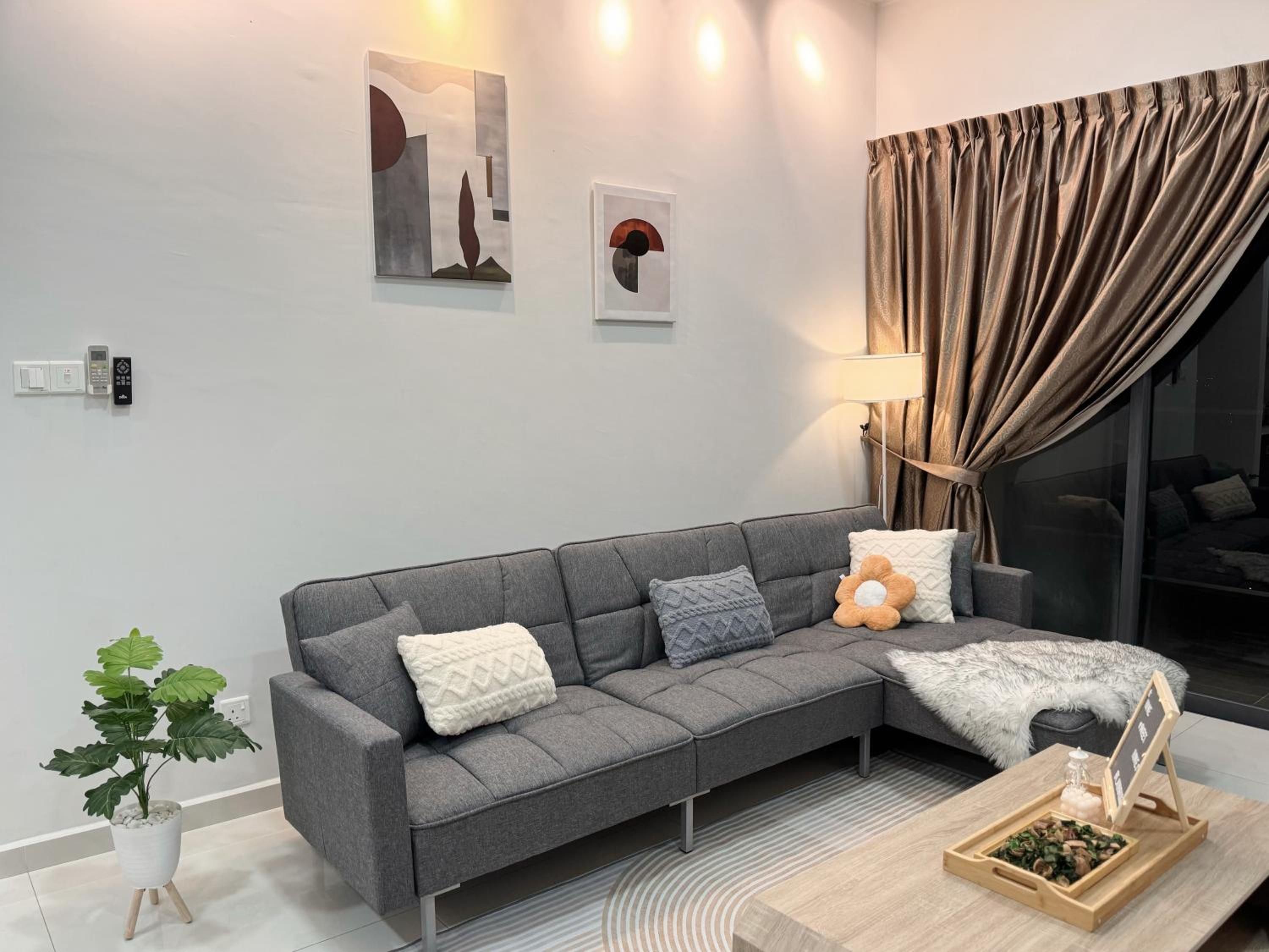 Muji Full Seaview Royal Strand with 2CarParks FOC Netflix Access and Youtube Premium 3Beds 3Bath for 6-12pax by Minshuku