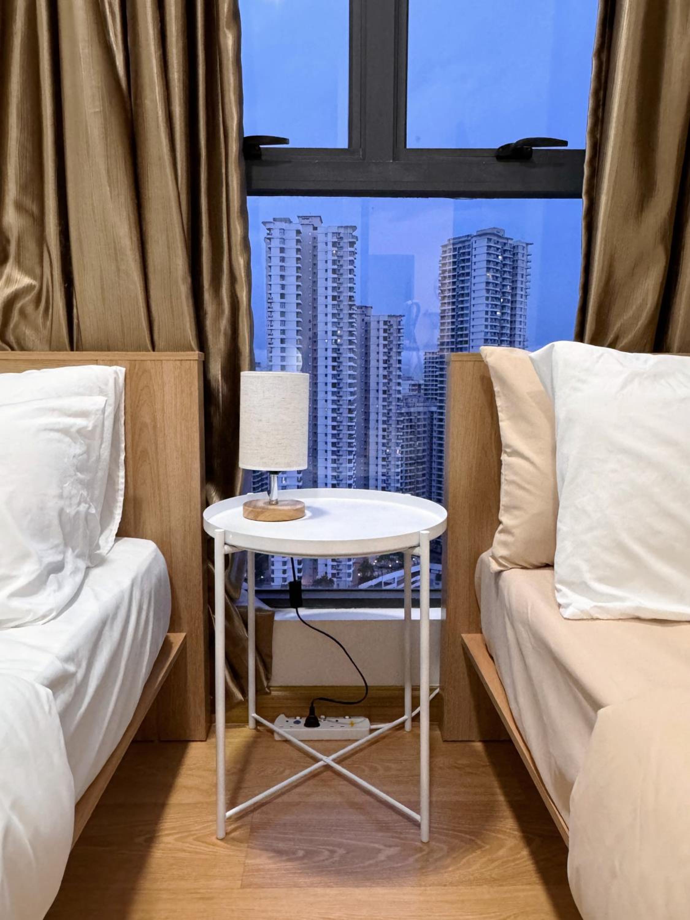 Muji Full Seaview Royal Strand with 2CarParks FOC Netflix Access and Youtube Premium 3Beds 3Bath for 6-12pax by Minshuku