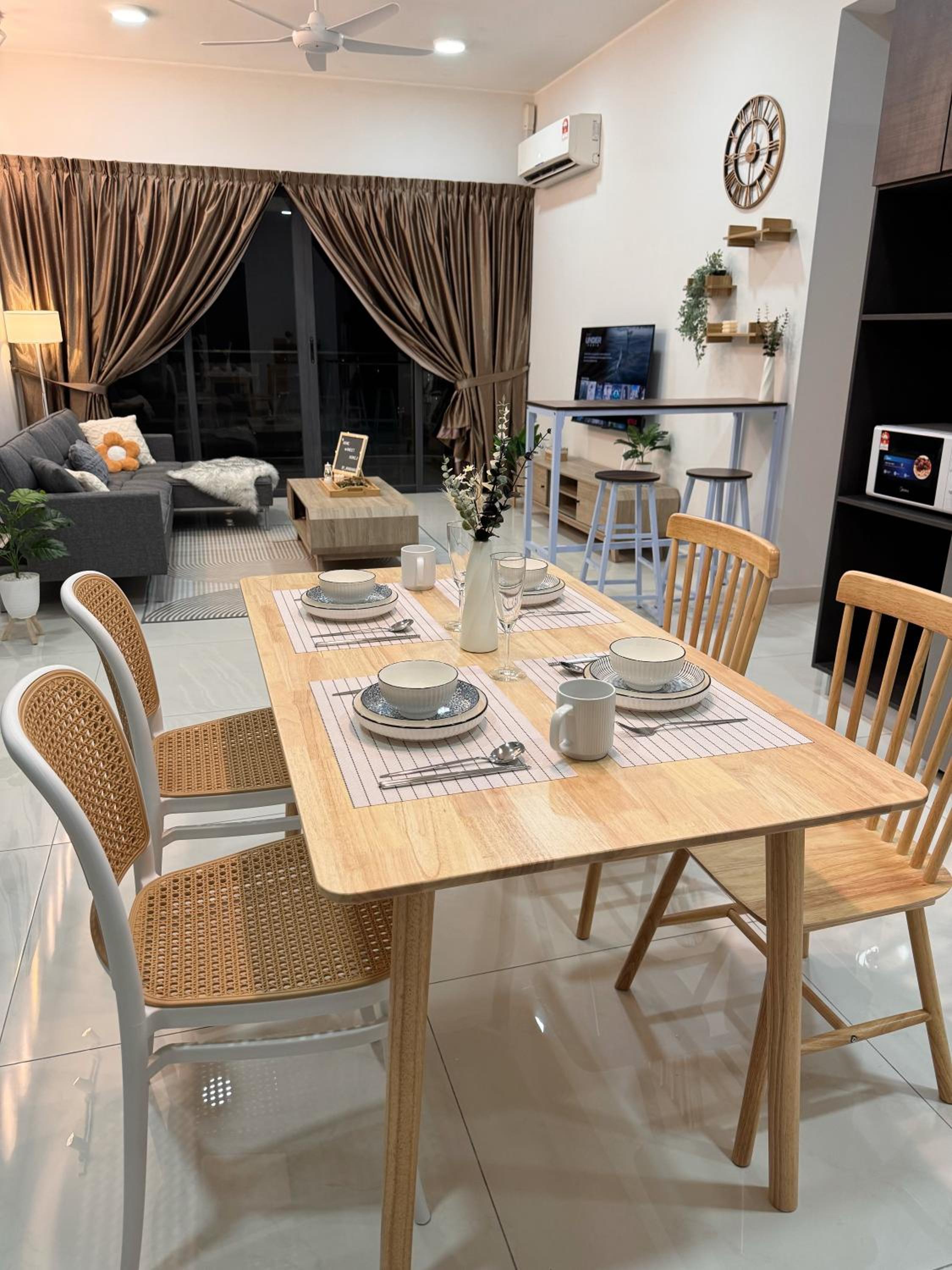 Muji Full Seaview Royal Strand with 2CarParks FOC Netflix Access and Youtube Premium 3Beds 3Bath for 6-12pax by Minshuku