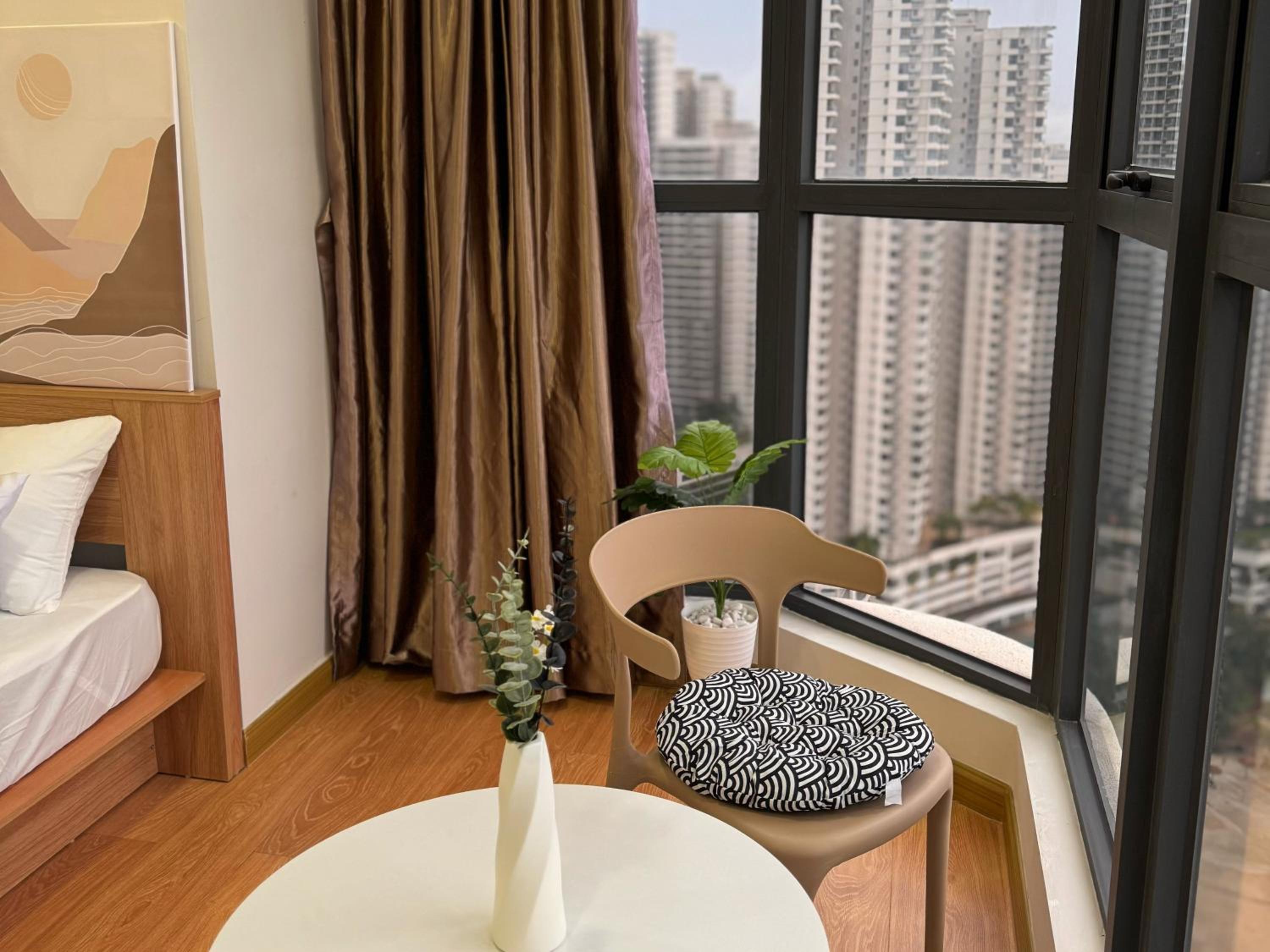 Muji Full Seaview Royal Strand with 2CarParks FOC Netflix Access and Youtube Premium 3Beds 3Bath for 6-12pax by Minshuku