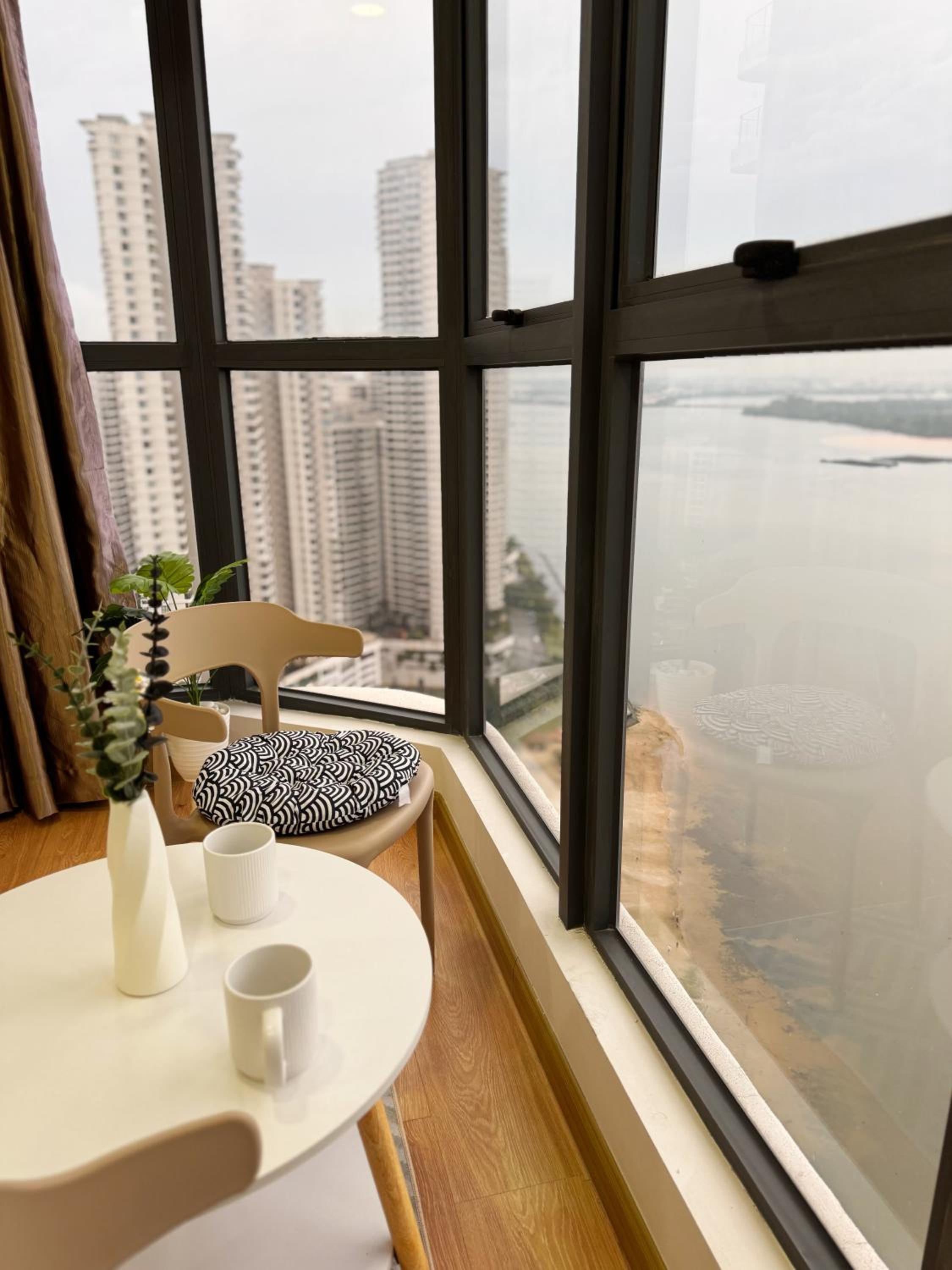 Muji Full Seaview Royal Strand with 2CarParks FOC Netflix Access and Youtube Premium 3Beds 3Bath for 6-12pax by Minshuku