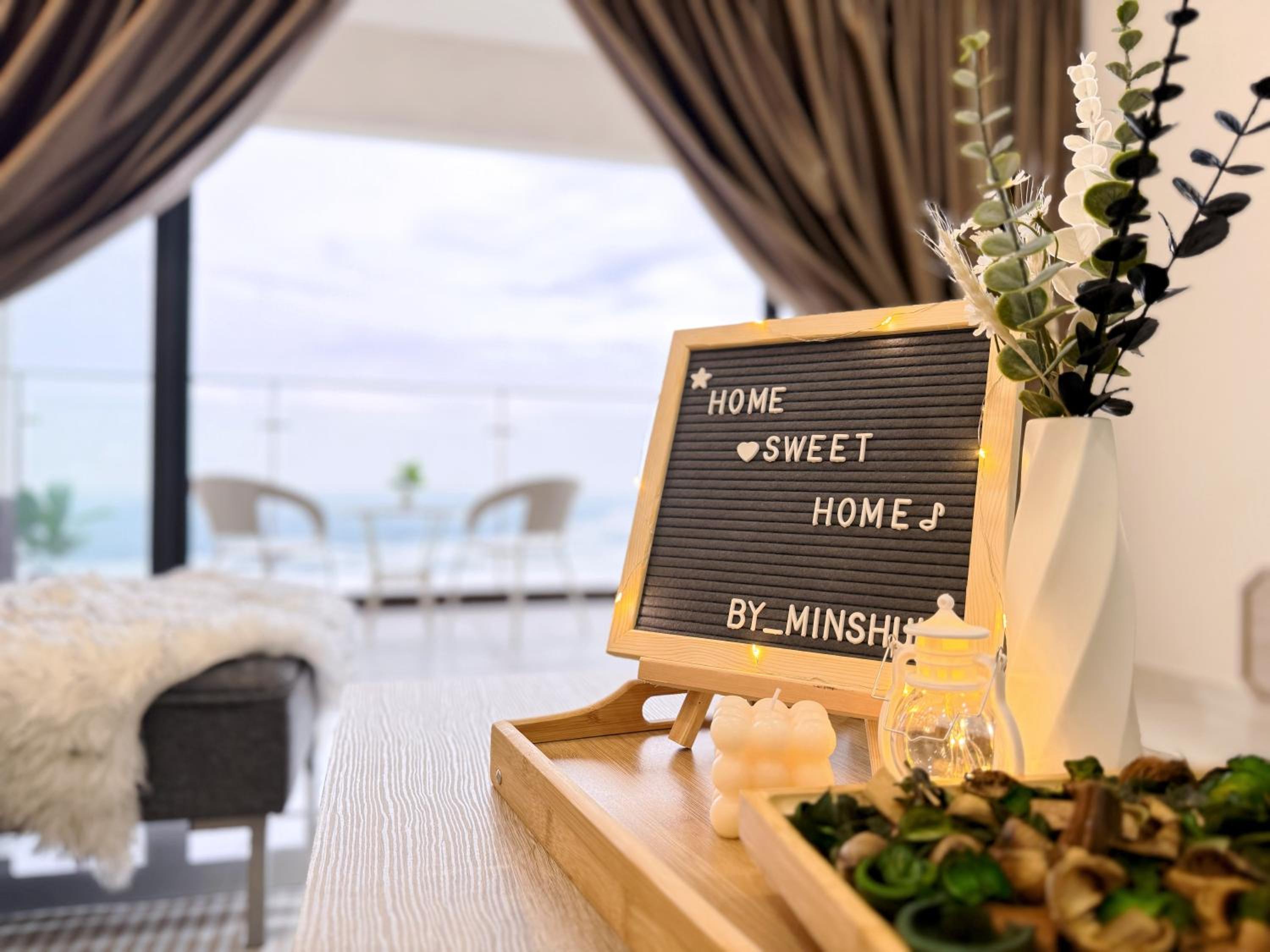 Muji Full Seaview Royal Strand with 2CarParks FOC Netflix Access and Youtube Premium 3Beds 3Bath for 6-12pax by Minshuku