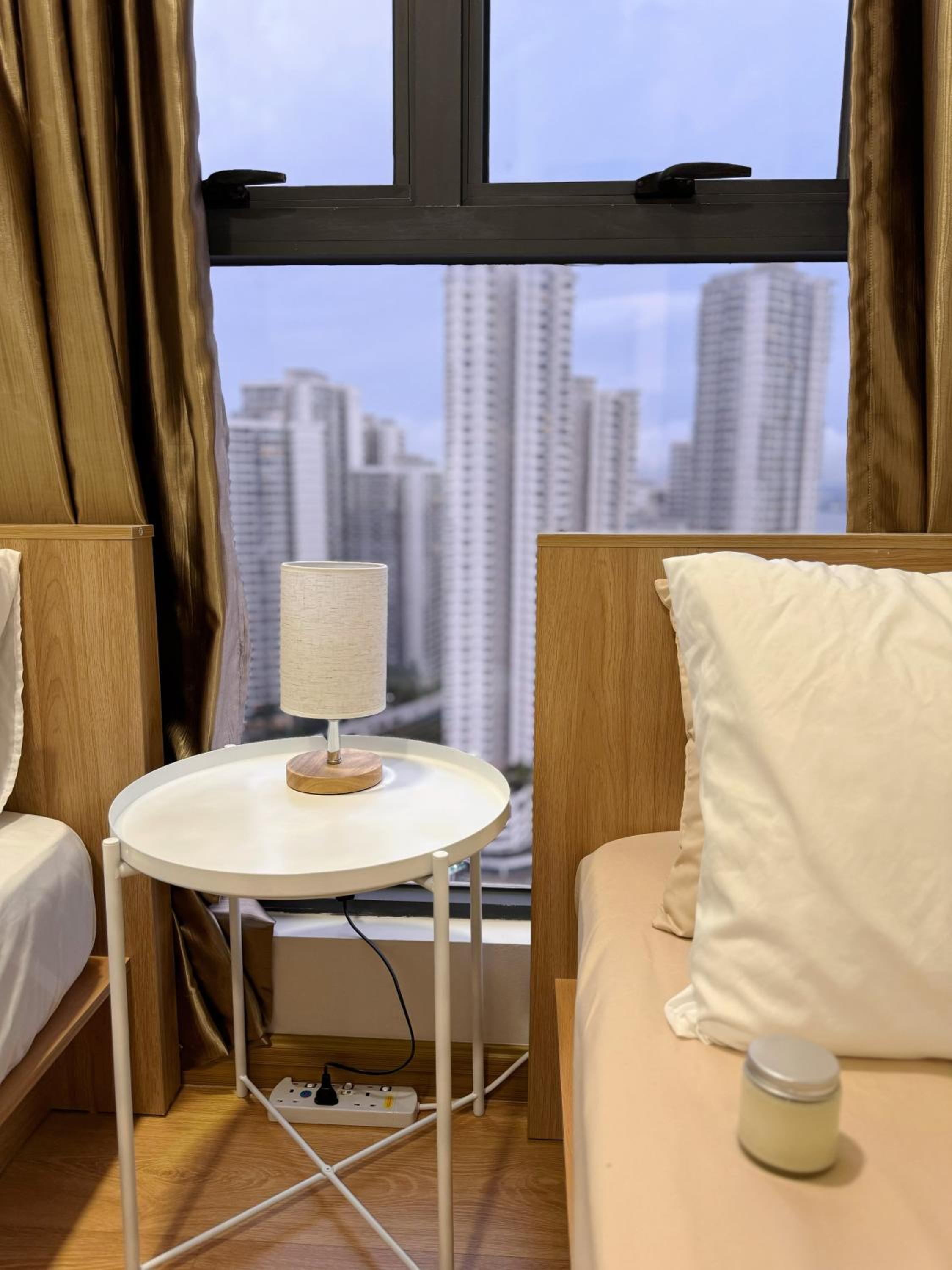 Muji Full Seaview Royal Strand with 2CarParks FOC Netflix Access and Youtube Premium 3Beds 3Bath for 6-12pax by Minshuku