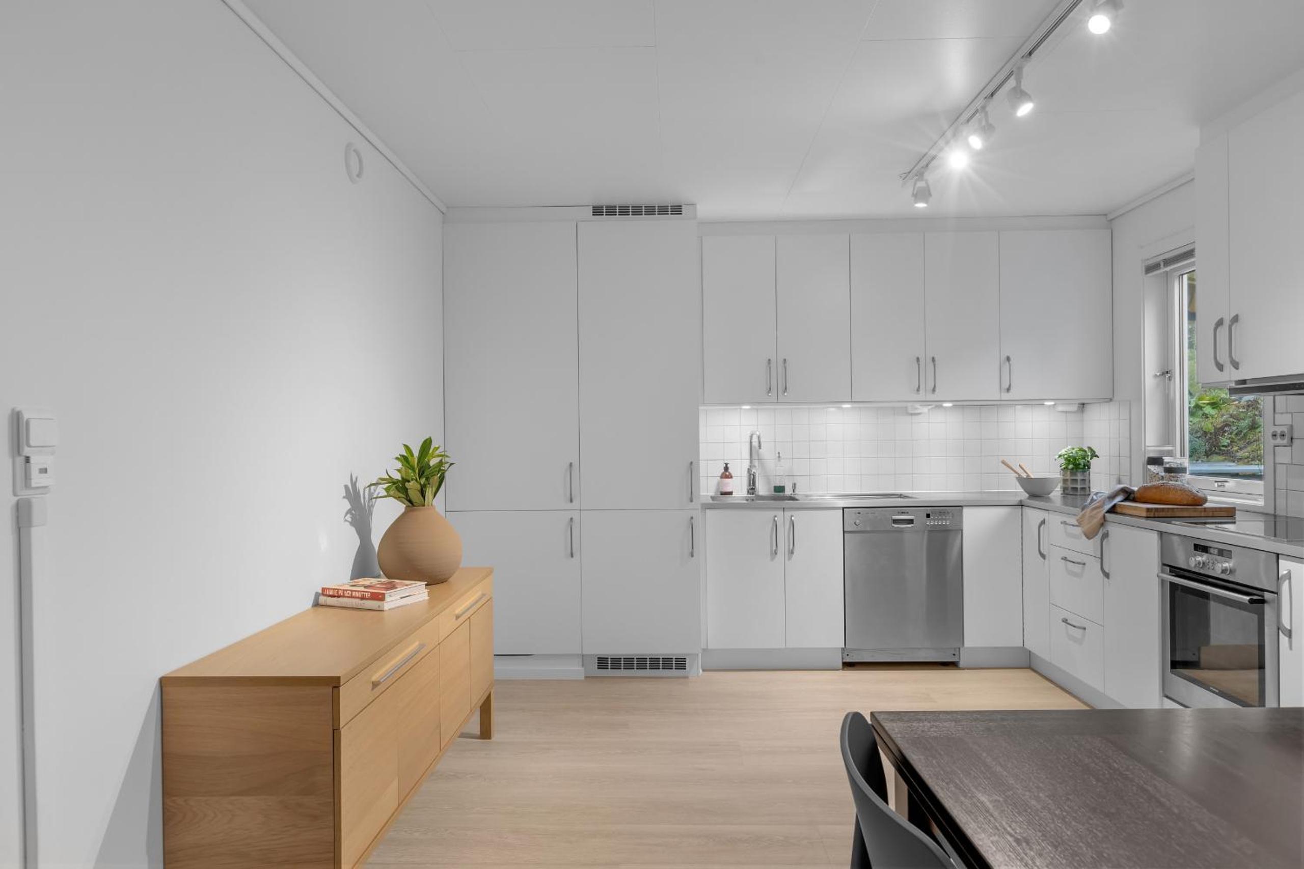 Northstay - Tromsø Terrace, Free Parking, Two bathrooms, Sleeps 8 view 5