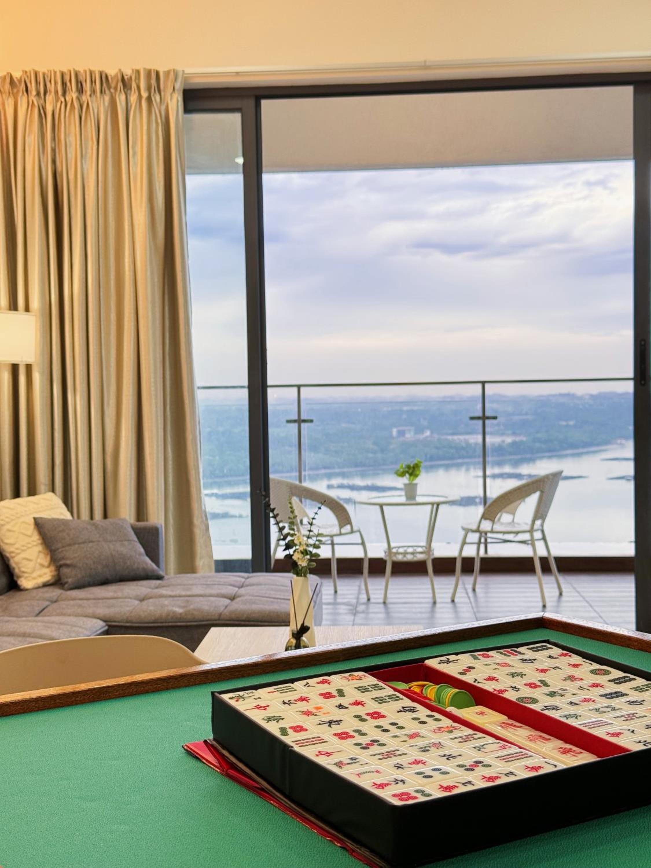 Muji Full Seaview Royal Strand with 2CarParks FOC Netflix Access and Youtube Premium 3Beds 3Bath for 6-12pax by Minshuku