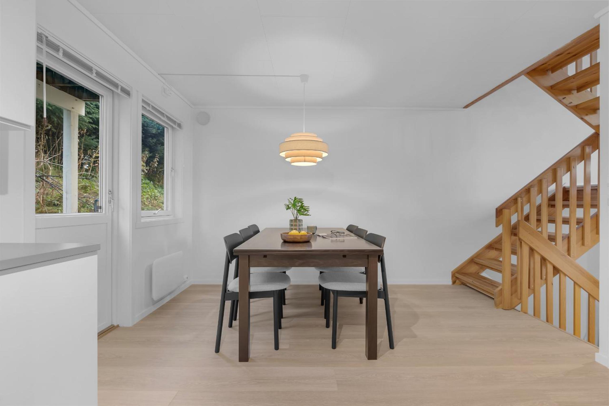 Northstay - Tromsø Terrace, Free Parking, Two bathrooms, Sleeps 8 view 4