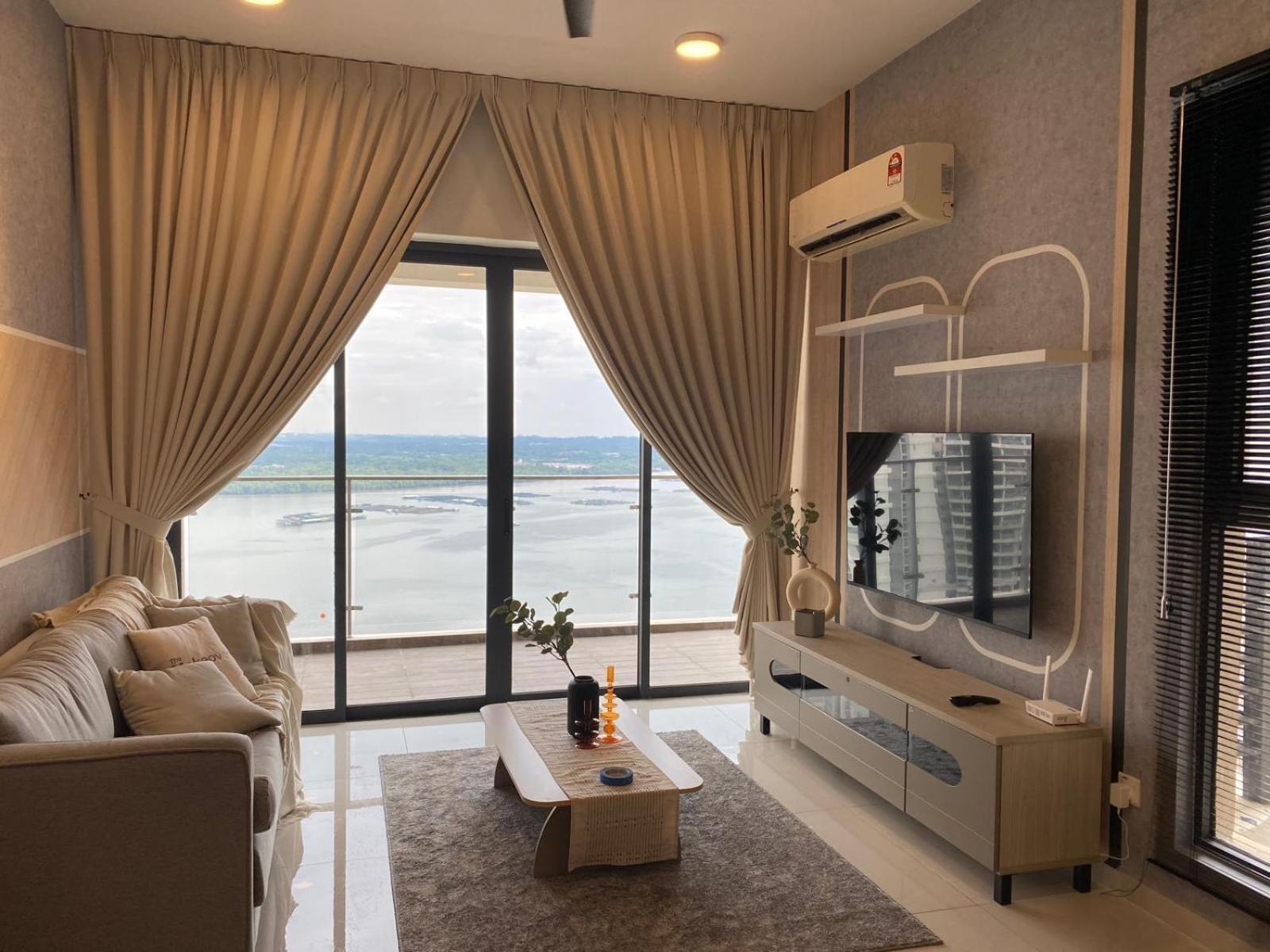 Muji Full Seaview Royal Strand with 2CarParks FOC Netflix Access and Youtube Premium 3Beds 3Bath for 6-12pax by Minshuku