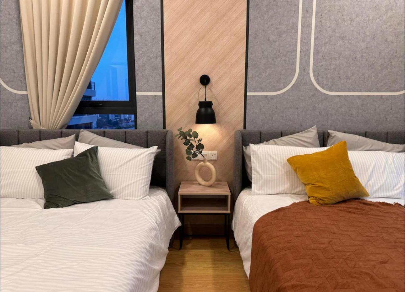 Muji Full Seaview Royal Strand with 2CarParks FOC Netflix Access and Youtube Premium 3Beds 3Bath for 6-12pax by Minshuku
