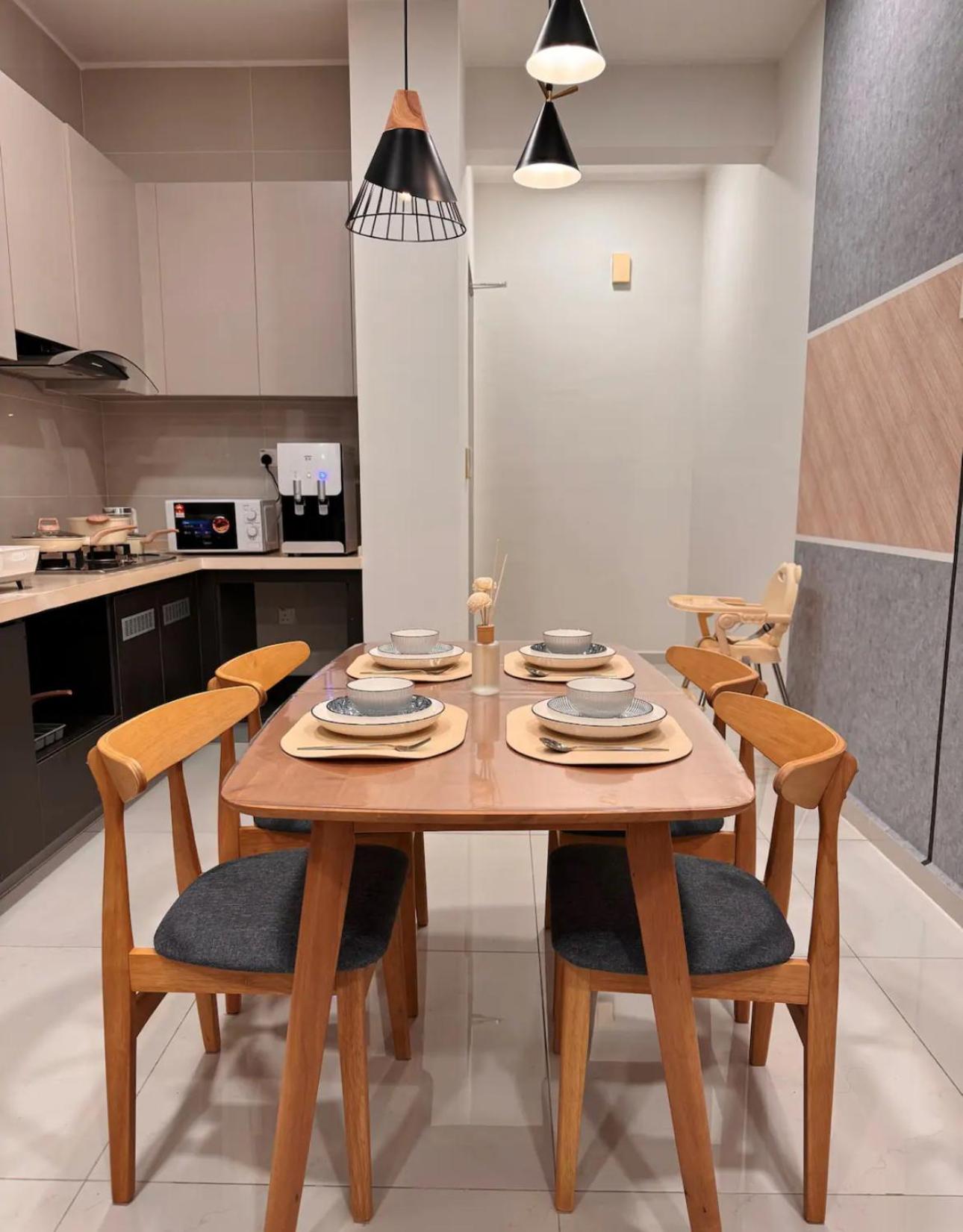 Muji Full Seaview Royal Strand with 2CarParks FOC Netflix Access and Youtube Premium 3Beds 3Bath for 6-12pax by Minshuku