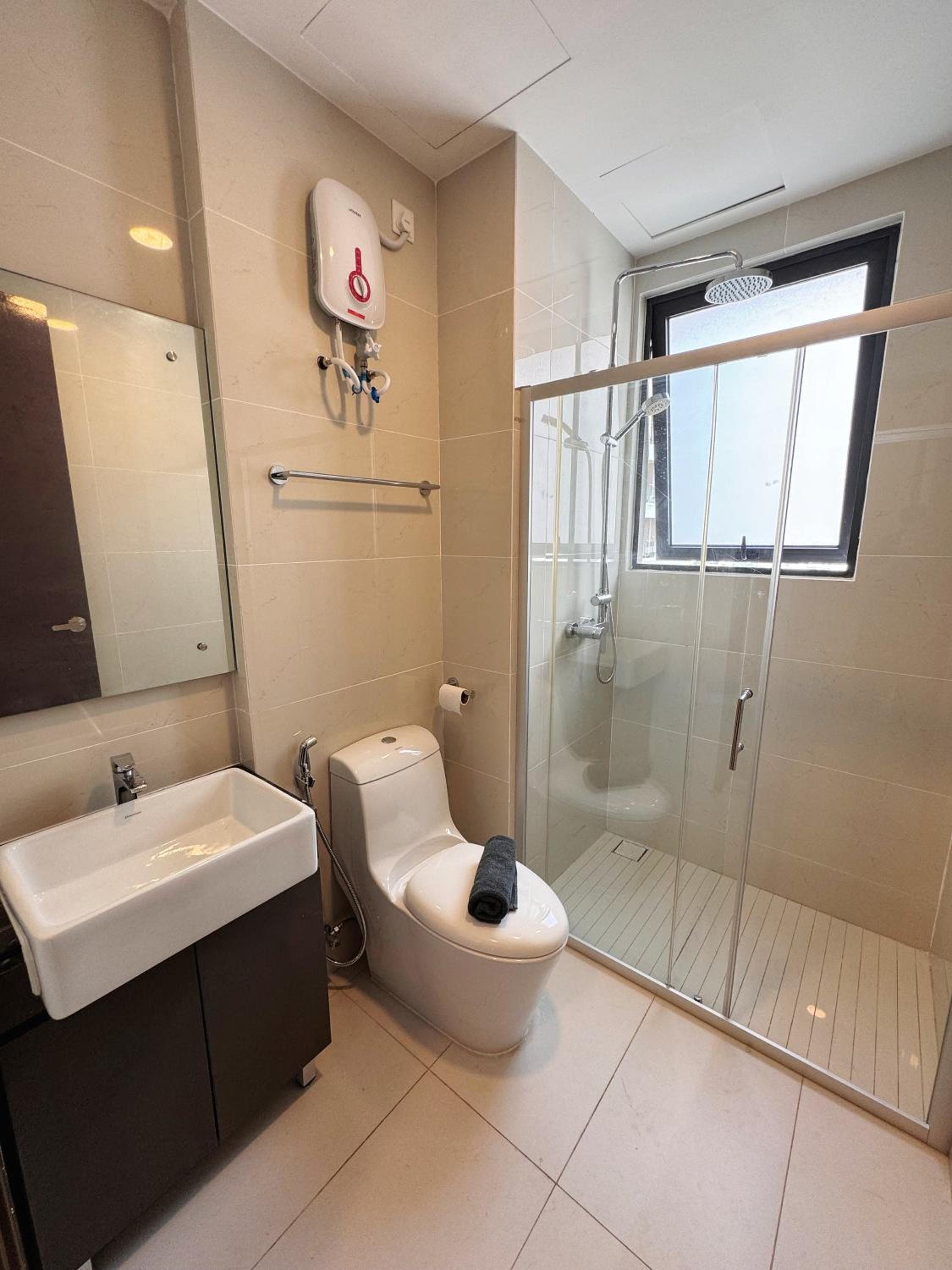 Muji Full Seaview Royal Strand with 2CarParks FOC Netflix Access and Youtube Premium 3Beds 3Bath for 6-12pax by Minshuku