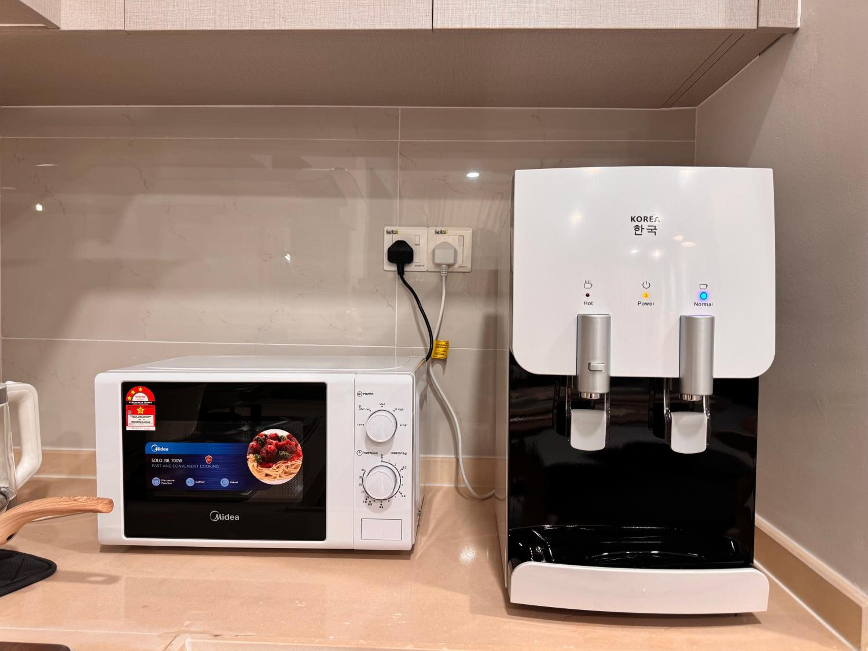 Muji Full Seaview Royal Strand with 2CarParks FOC Netflix Access and Youtube Premium 3Beds 3Bath for 6-12pax by Minshuku