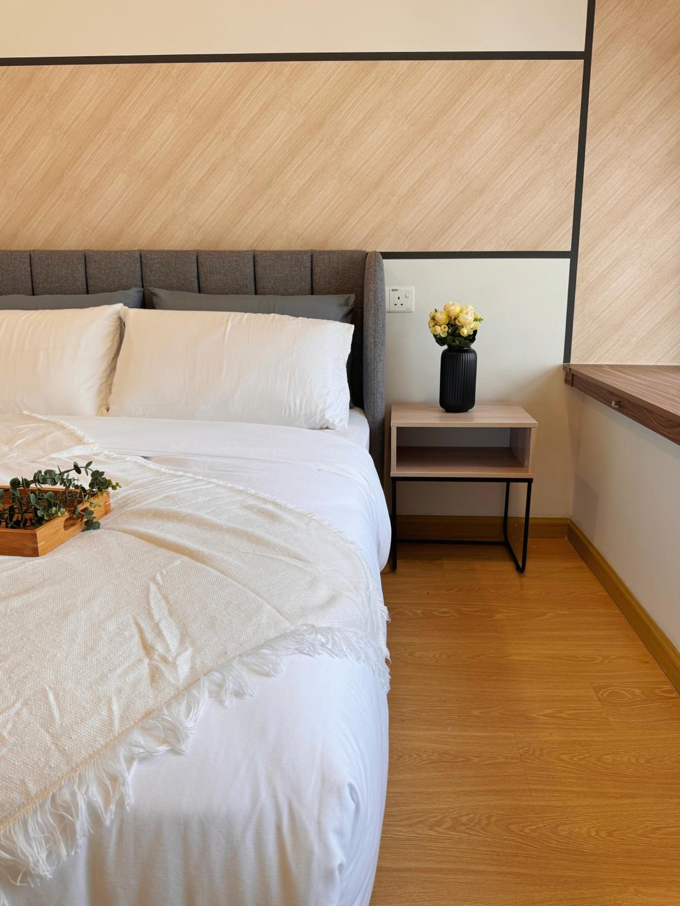 Muji Full Seaview Royal Strand with 2CarParks FOC Netflix Access and Youtube Premium 3Beds 3Bath for 6-12pax by Minshuku