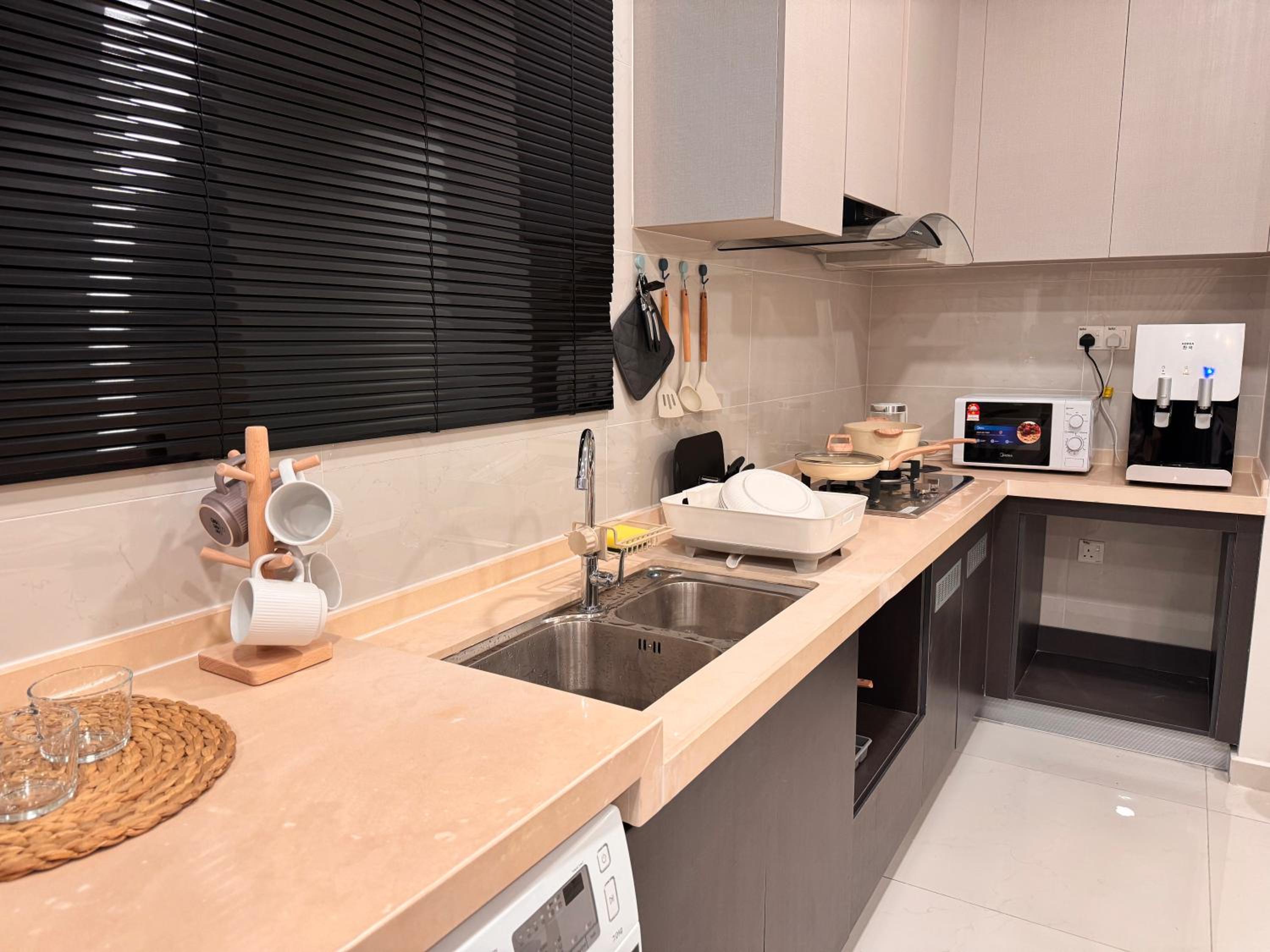 Muji Full Seaview Royal Strand with 2CarParks FOC Netflix Access and Youtube Premium 3Beds 3Bath for 6-12pax by Minshuku