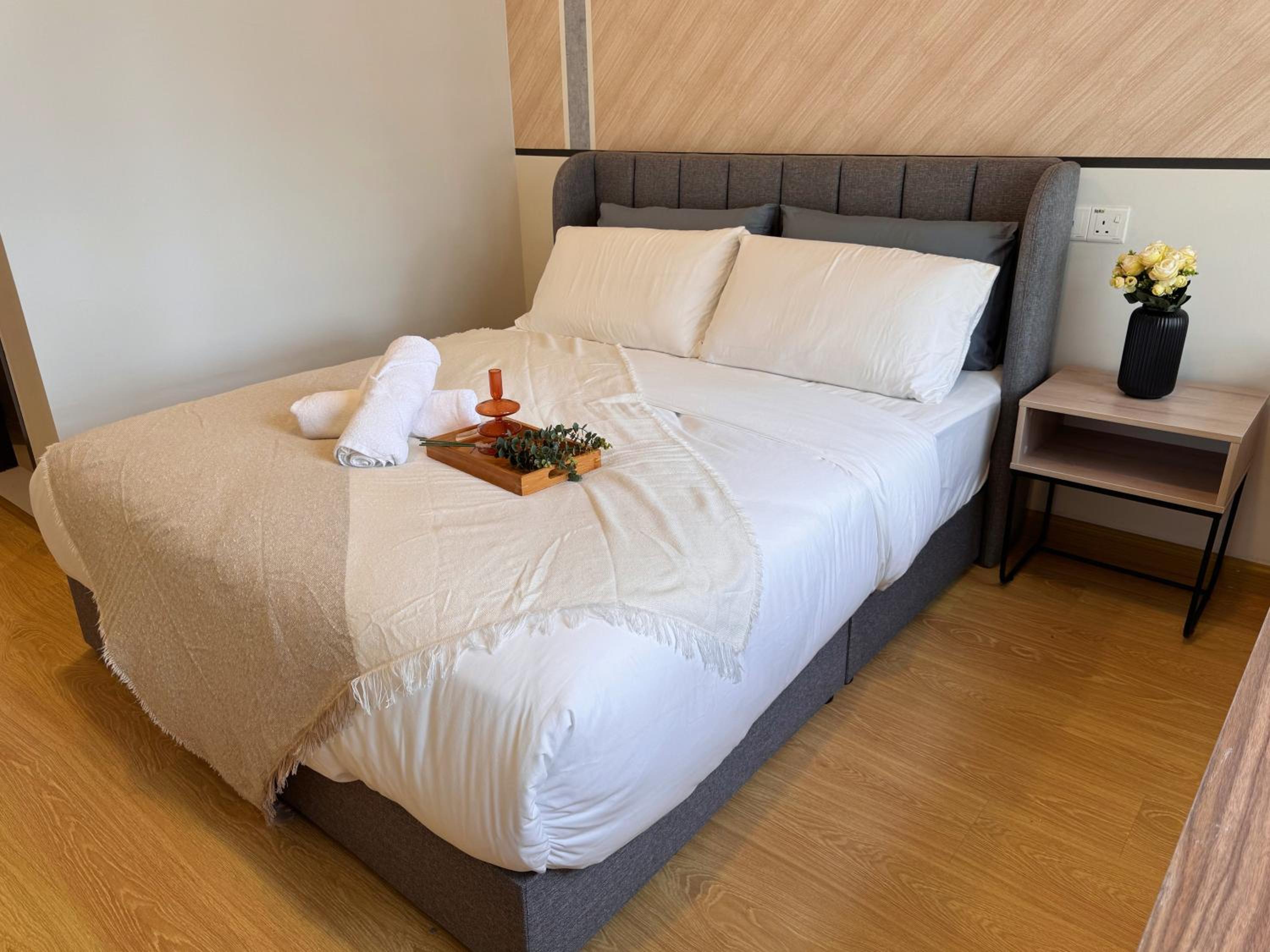 Muji Full Seaview Royal Strand with 2CarParks FOC Netflix Access and Youtube Premium 3Beds 3Bath for 6-12pax by Minshuku