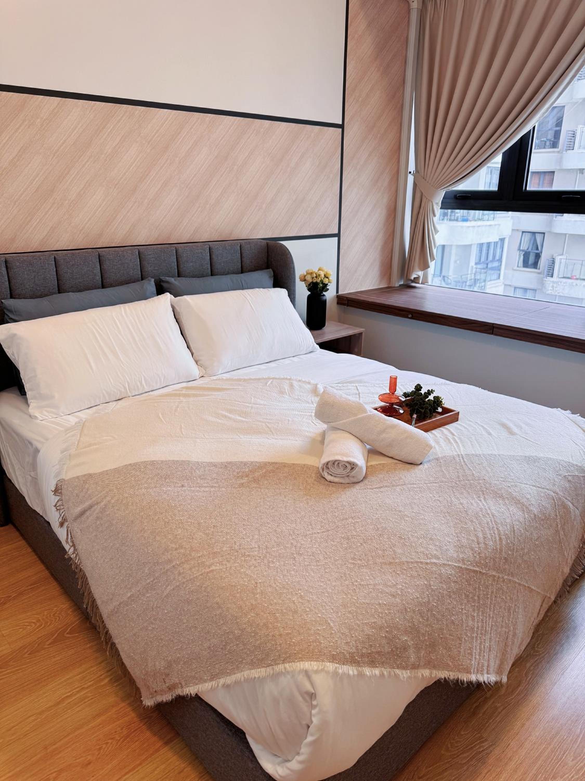 Muji Full Seaview Royal Strand with 2CarParks FOC Netflix Access and Youtube Premium 3Beds 3Bath for 6-12pax by Minshuku