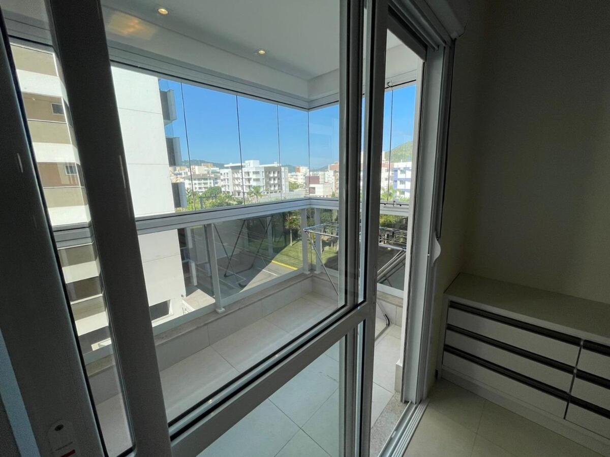 cód 56 - Apartamento á 300M do mar