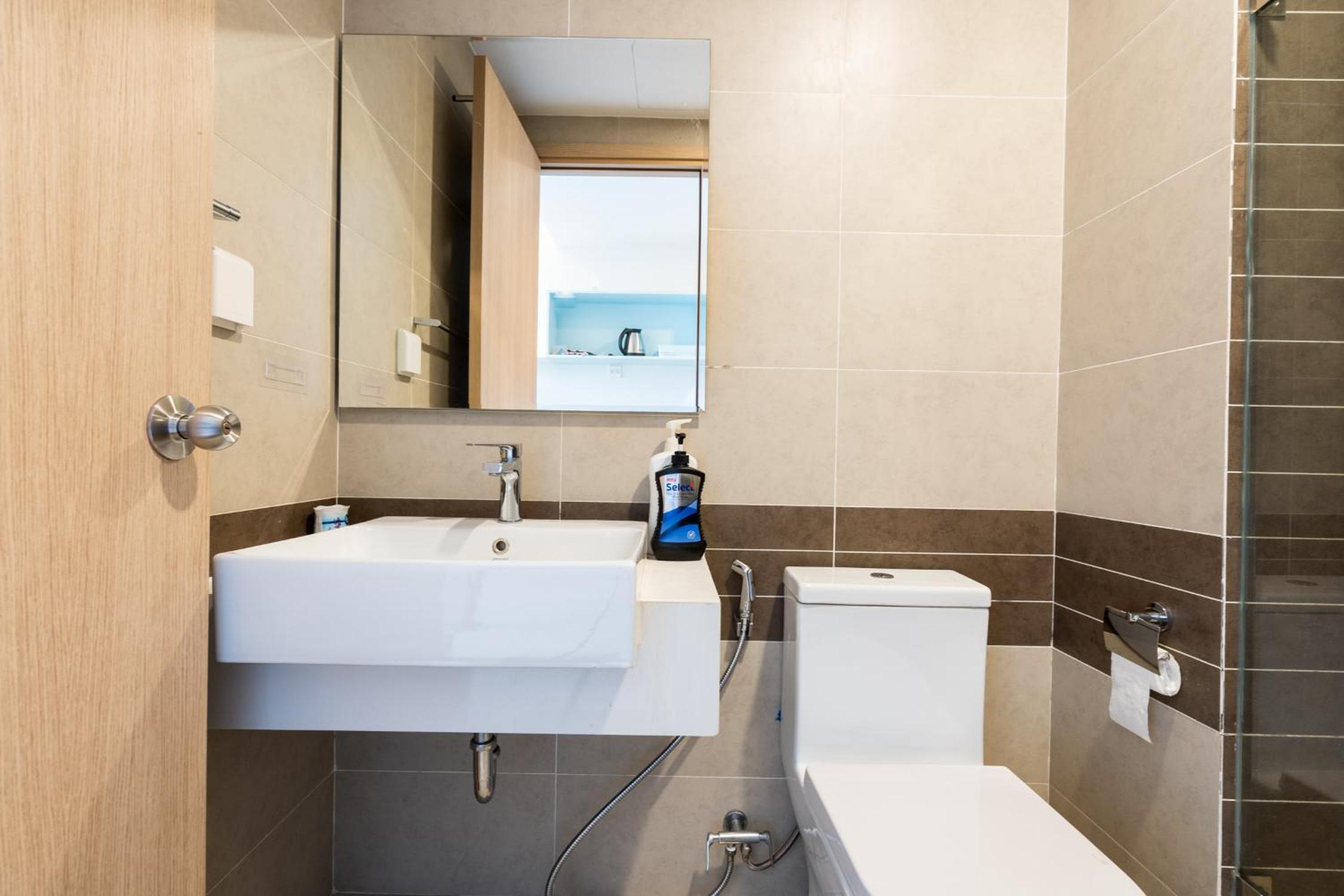 2 beds studio at Rivergate Residences