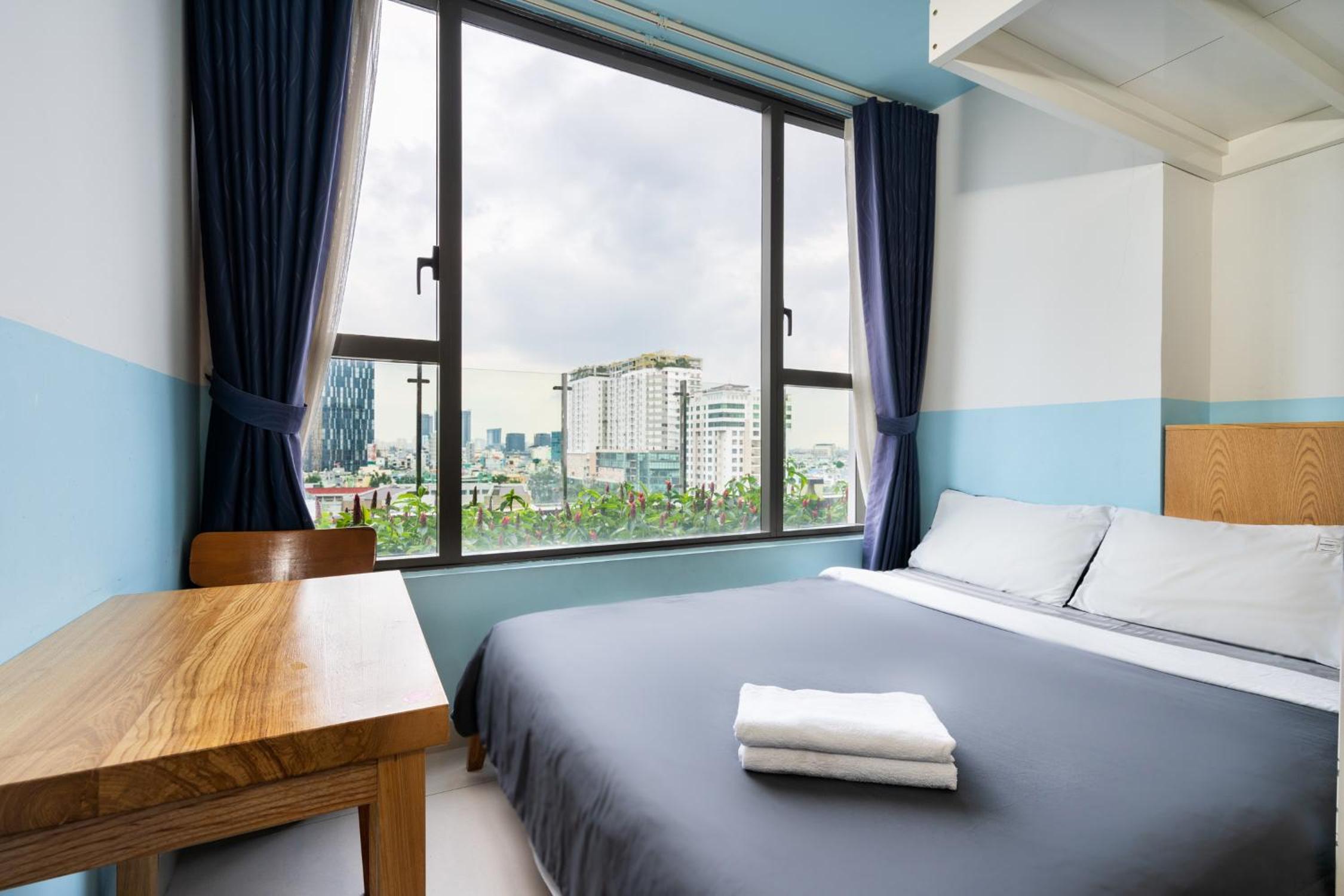 2 beds studio at Rivergate Residences