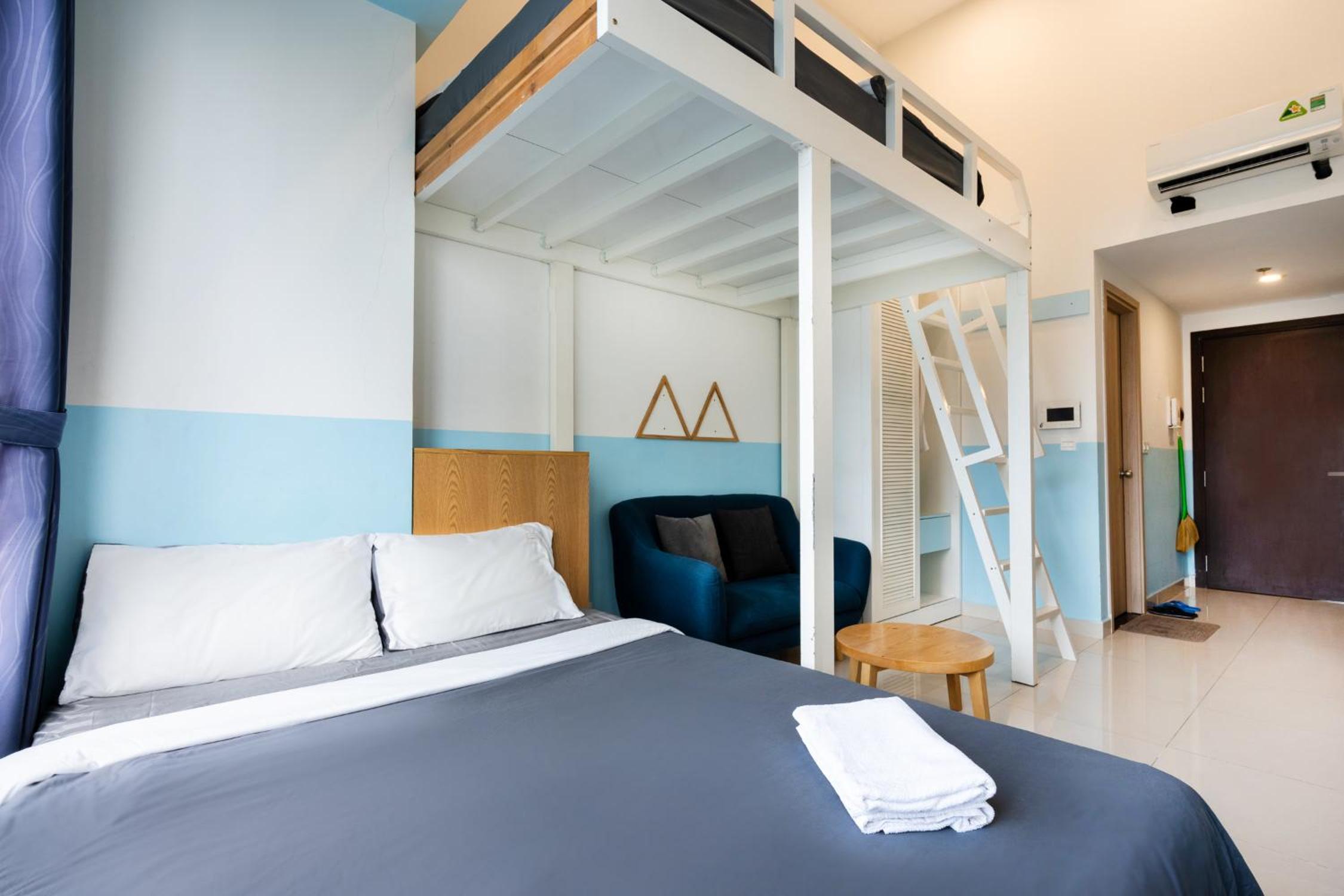 2 beds studio at Rivergate Residences